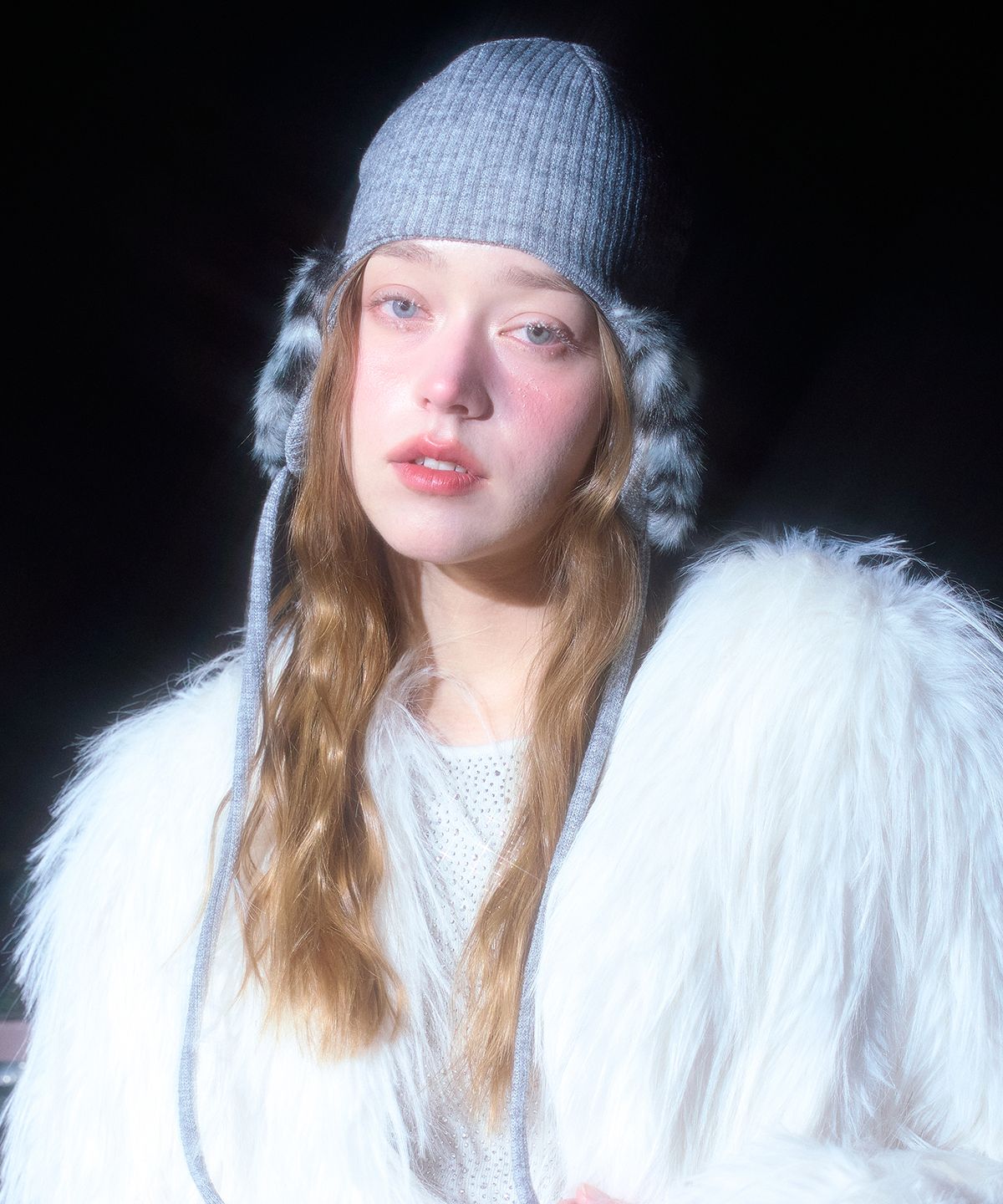 일리오(ILLIO) GRAY REVERSIBLE TROOPER BEANIE