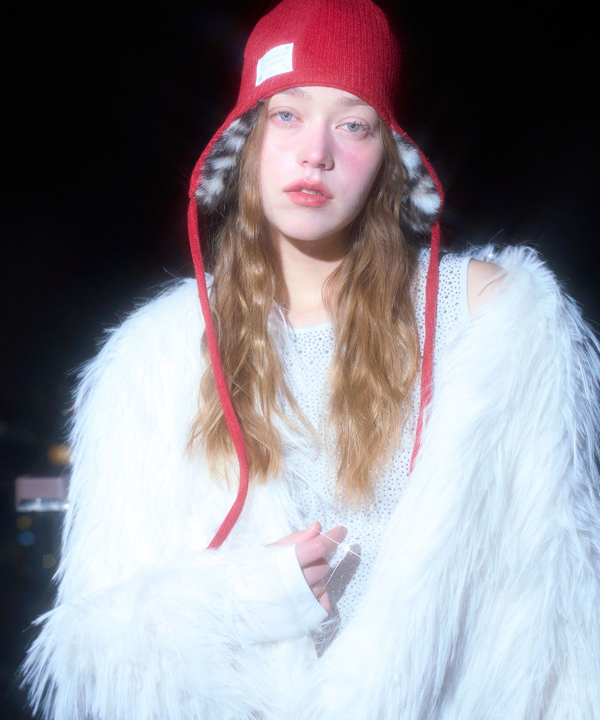 일리오(ILLIO) RED REVERSIBLE TROOPER BEANIE