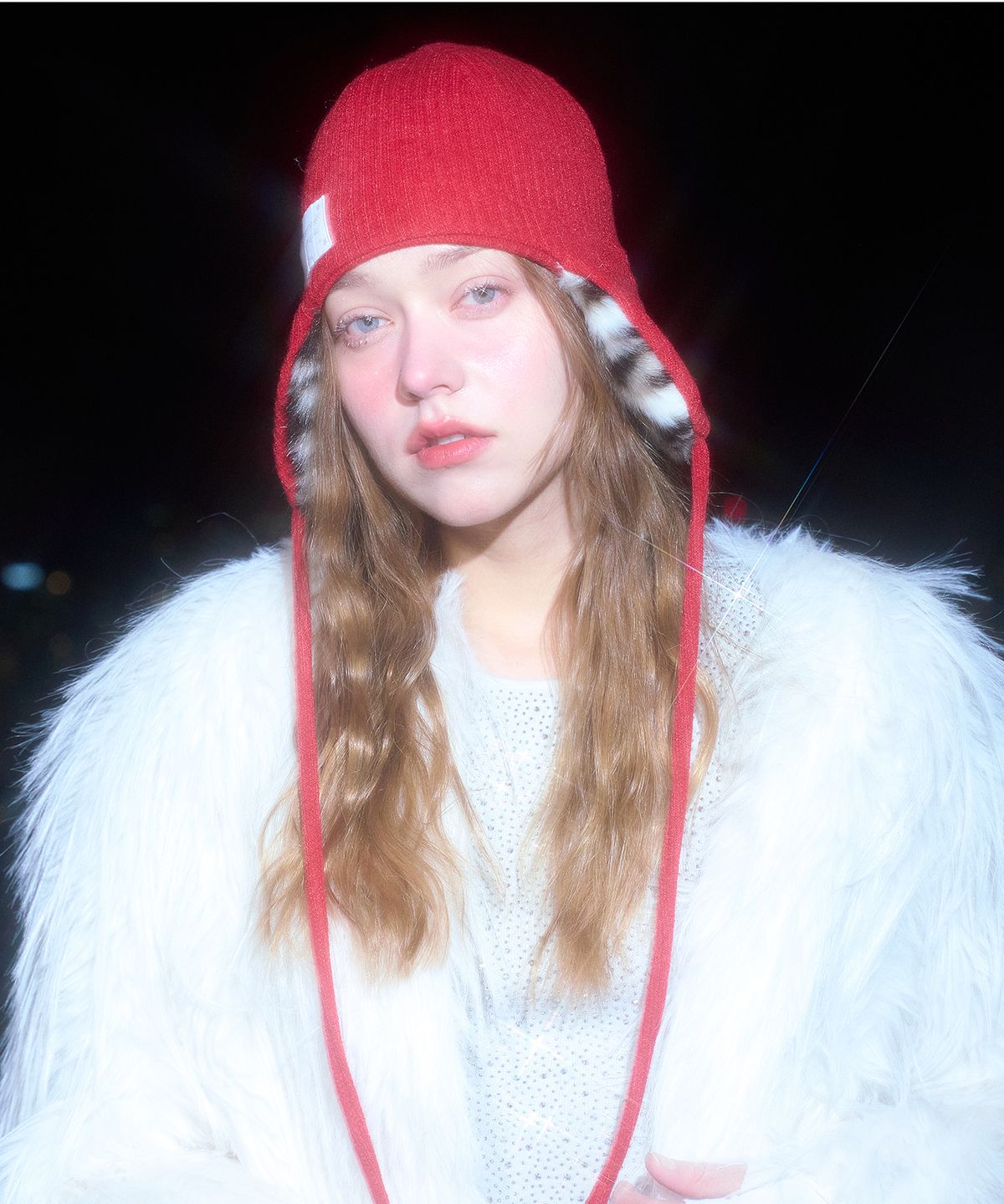 일리오(ILLIO) RED REVERSIBLE TROOPER BEANIE