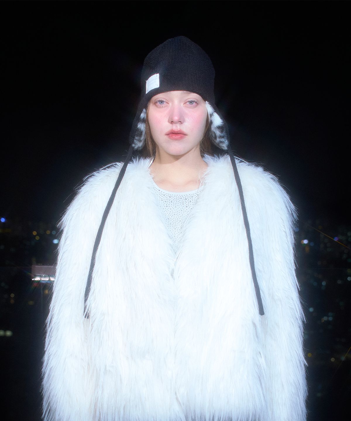 일리오(ILLIO) BLACK REVERSIBLE TROOPER BEANIE