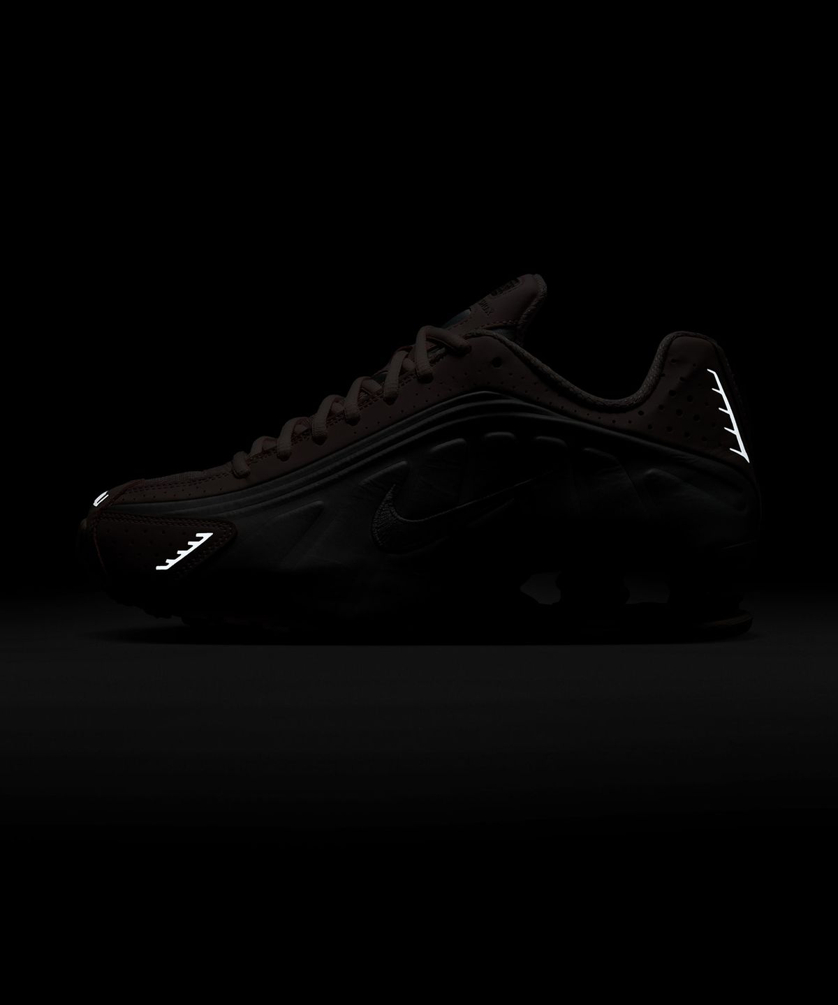 나이키(NIKE) 샥스 R4 W - 베얼리 로즈:메탈릭 플래티넘 / AR3565-600