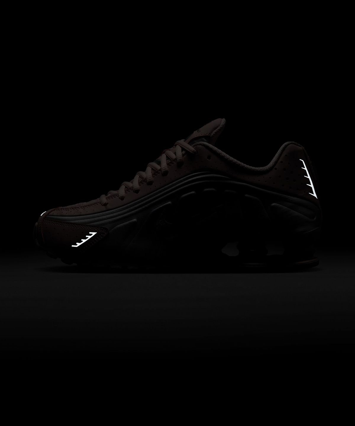 나이키(NIKE) 샥스 R4 W - 베얼리 로즈:메탈릭 플래티넘 / AR3565-600