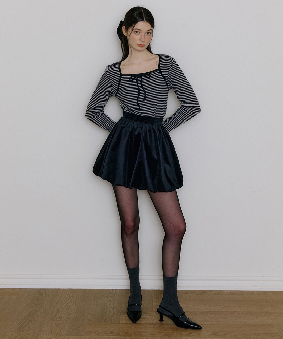 리올그(REORG) WIR STRIPE SQUARE NECK RIBBON T-SHIRTS BLACK