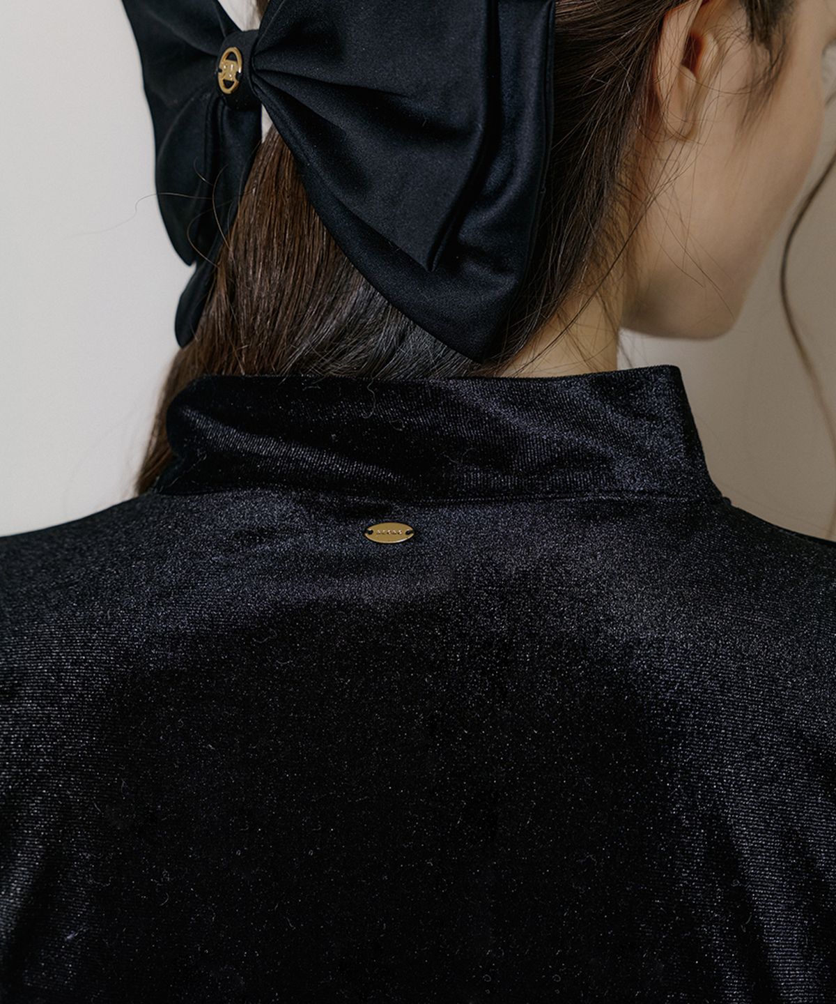 리올그(REORG) WIR DRAPE FLARE RIBBON VELVET MINI OPS BLACK