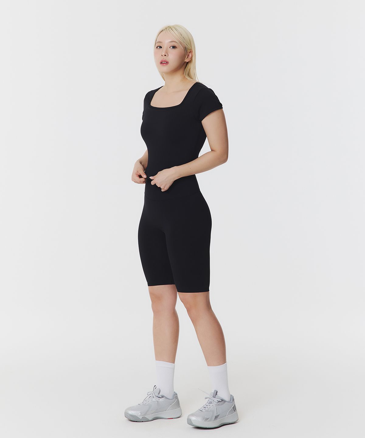 무신사 스탠다드 스포츠(MUSINSA STANDARD SPORTS) 무브텐션 4.5부 레깅스 우먼 (3color)