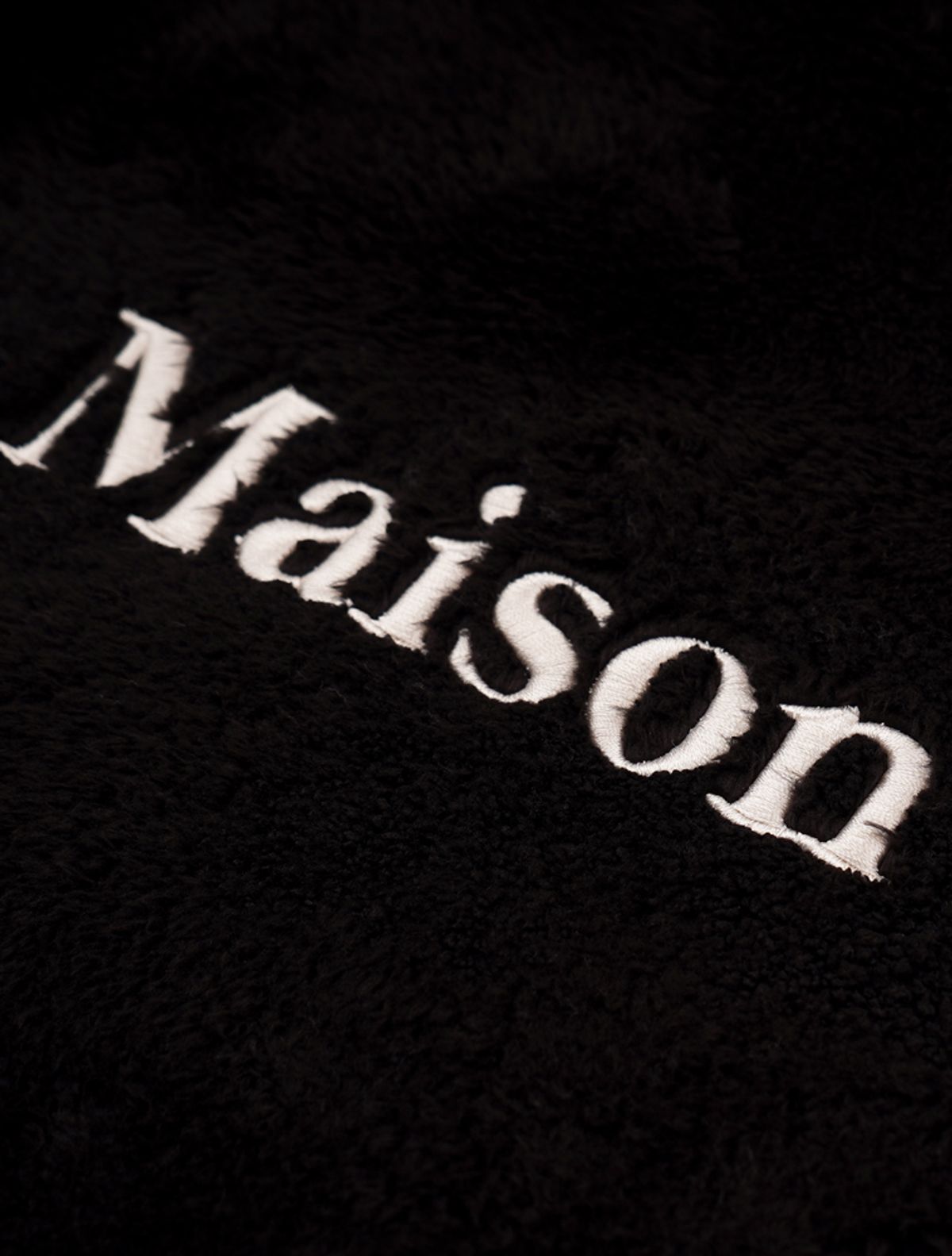 라 메종 스튜디오(LA MAISON STUDIO) UNISEX 페이크퍼 후드 블랙(FCE4TS658M)