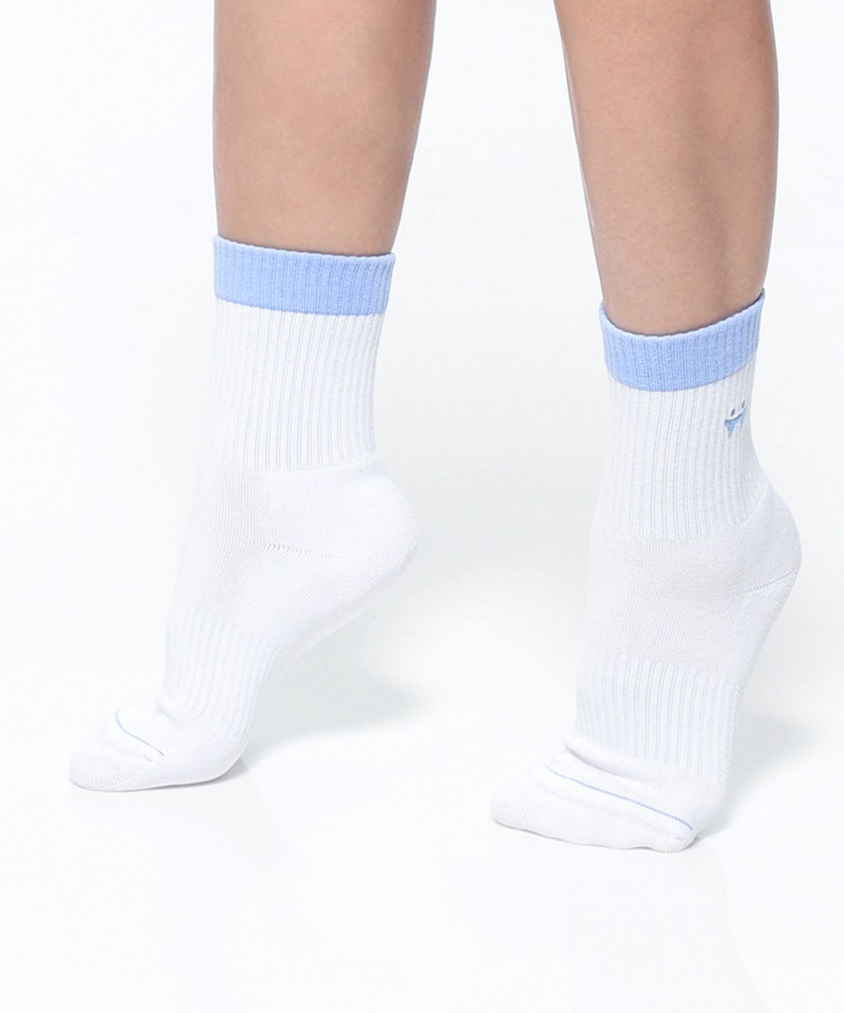 떰토(THUMBTOE) Baby Blue 스포츠 쿠션 크루삭스 무봉제 심리스 양말