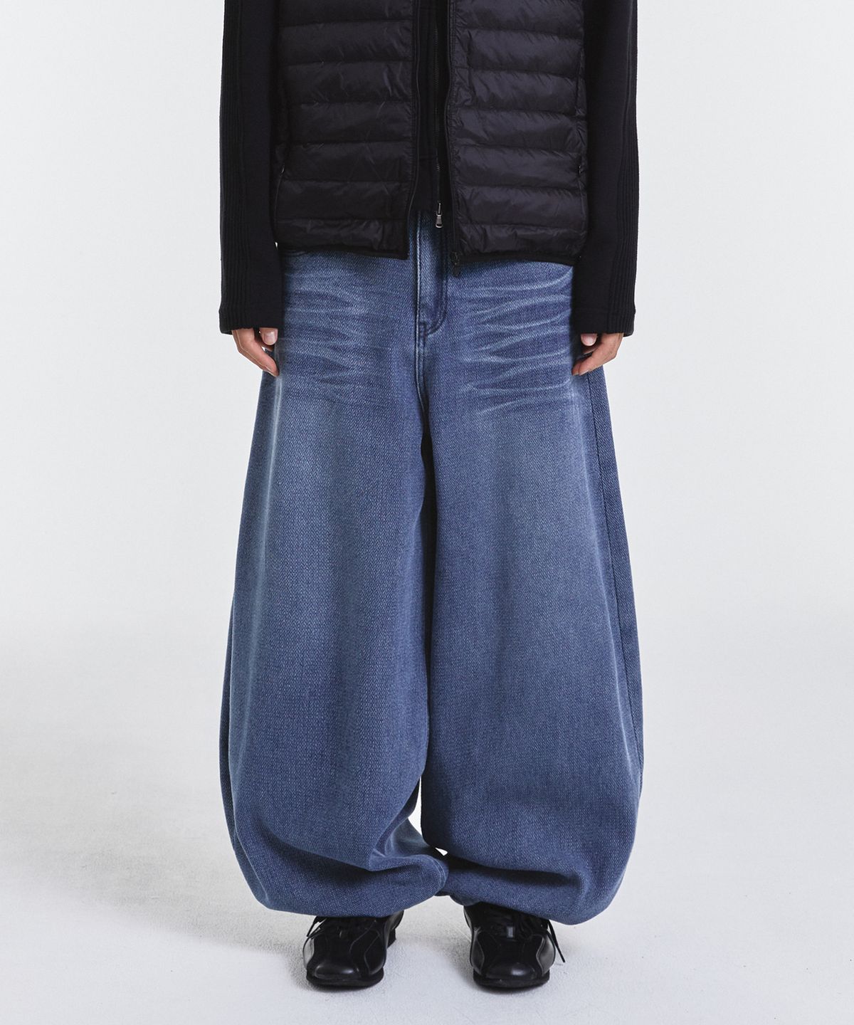 기철(KICHUL) BONDED WINTER TRIP BALLOON PANTS (BLUE)