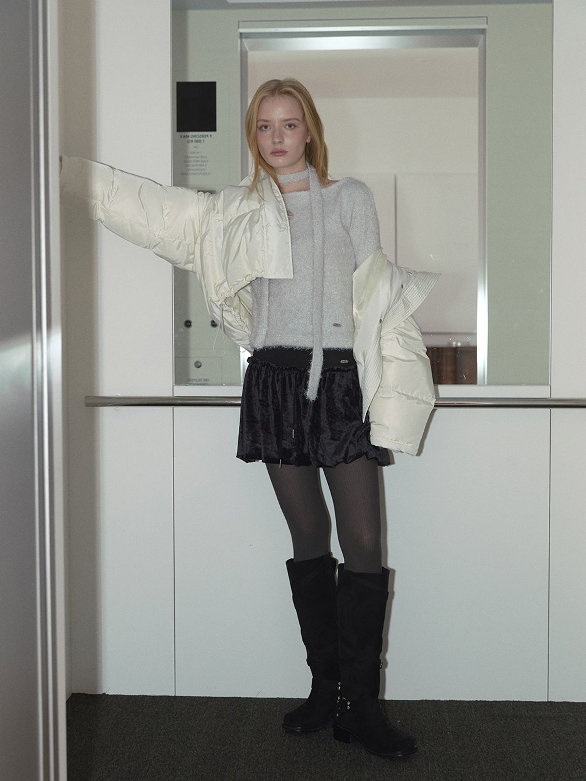 아수라(ASURA) VELOUR BALLOON SKIRT (DARK NAVY)