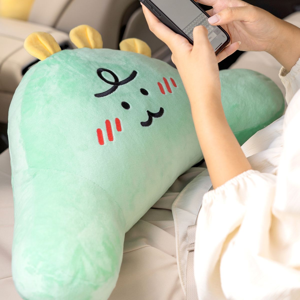 카카오프렌즈 파트너(KAKAOFRIENDS PARTNERS) 니니즈 죠르디 어부바 차량용 등쿠션 등받이 허리쿠션