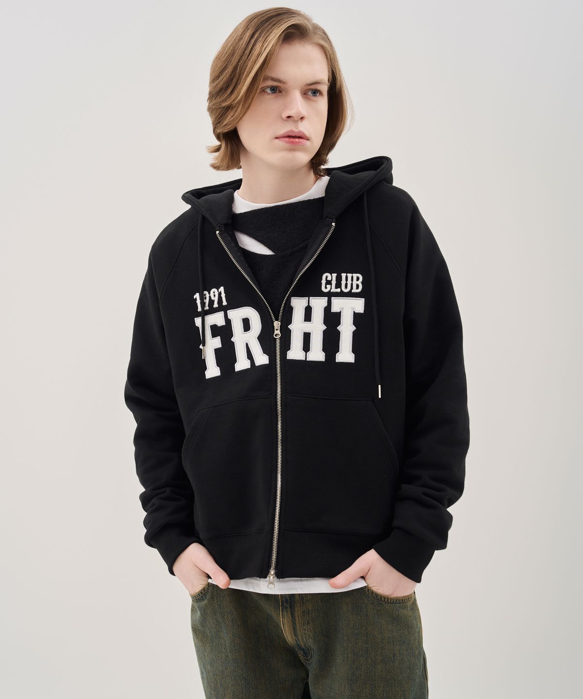프라이하잇(THEFRHT) 투웨이 로고 패치 래글런 후드 집업 (블랙)