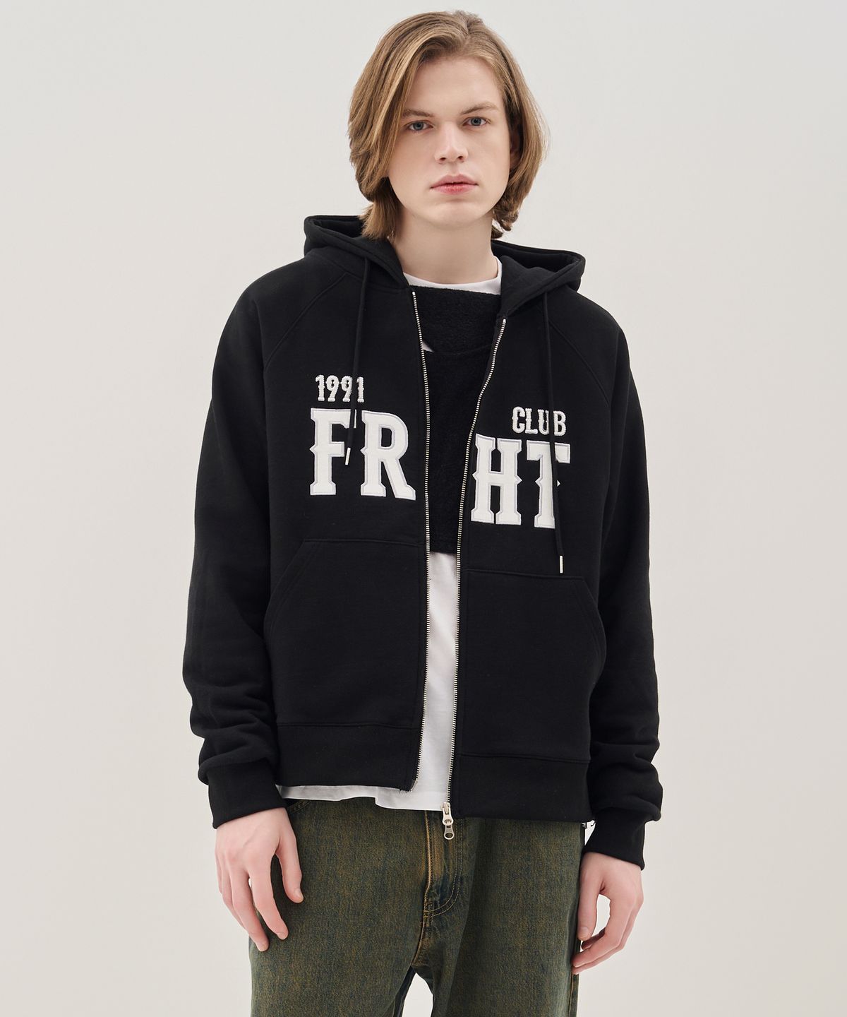 프라이하잇(THEFRHT) 투웨이 로고 패치 래글런 후드 집업 (블랙)