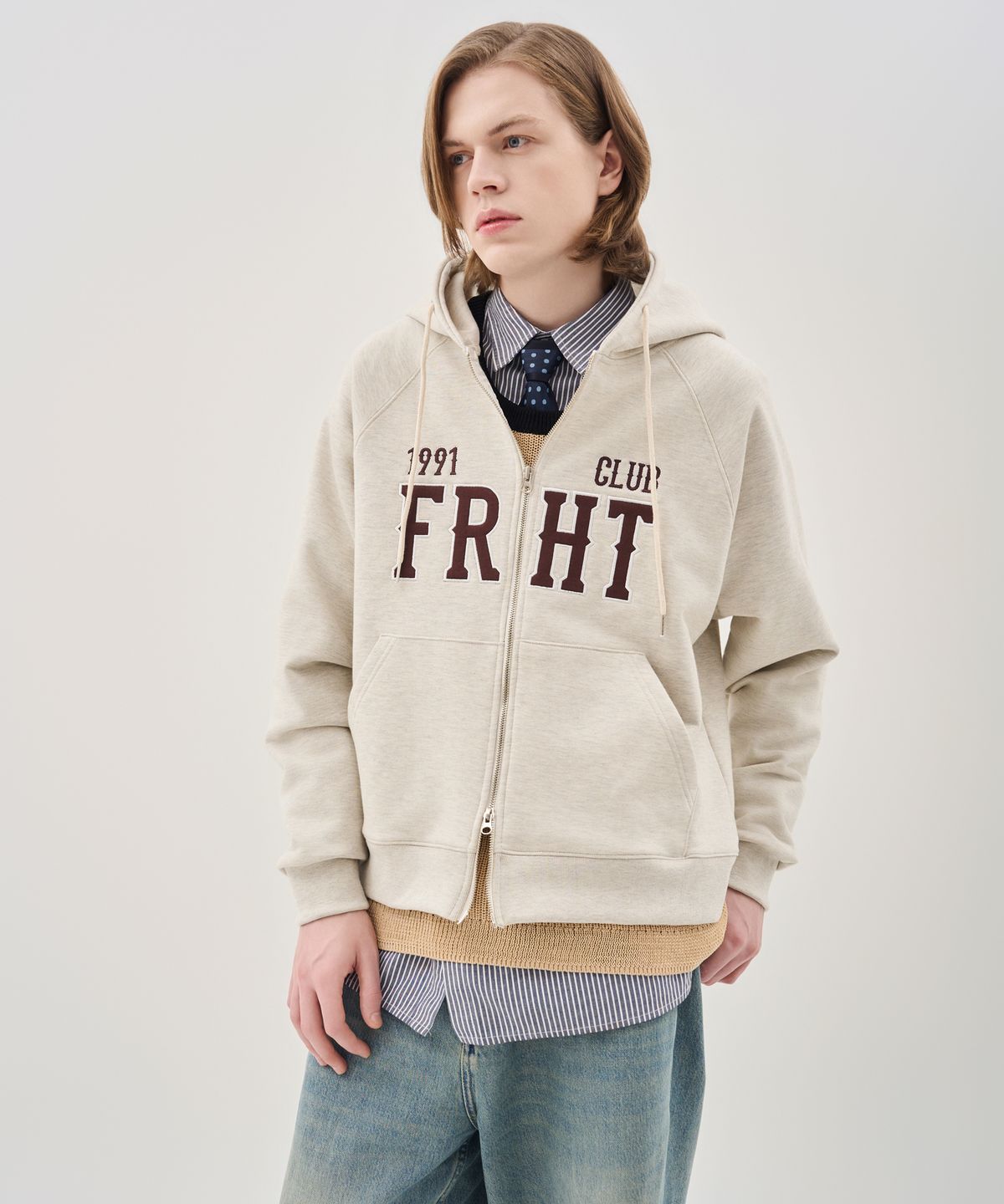 프라이하잇(THEFRHT) 투웨이 로고 패치 래글런 후드 집업 (아이보리)