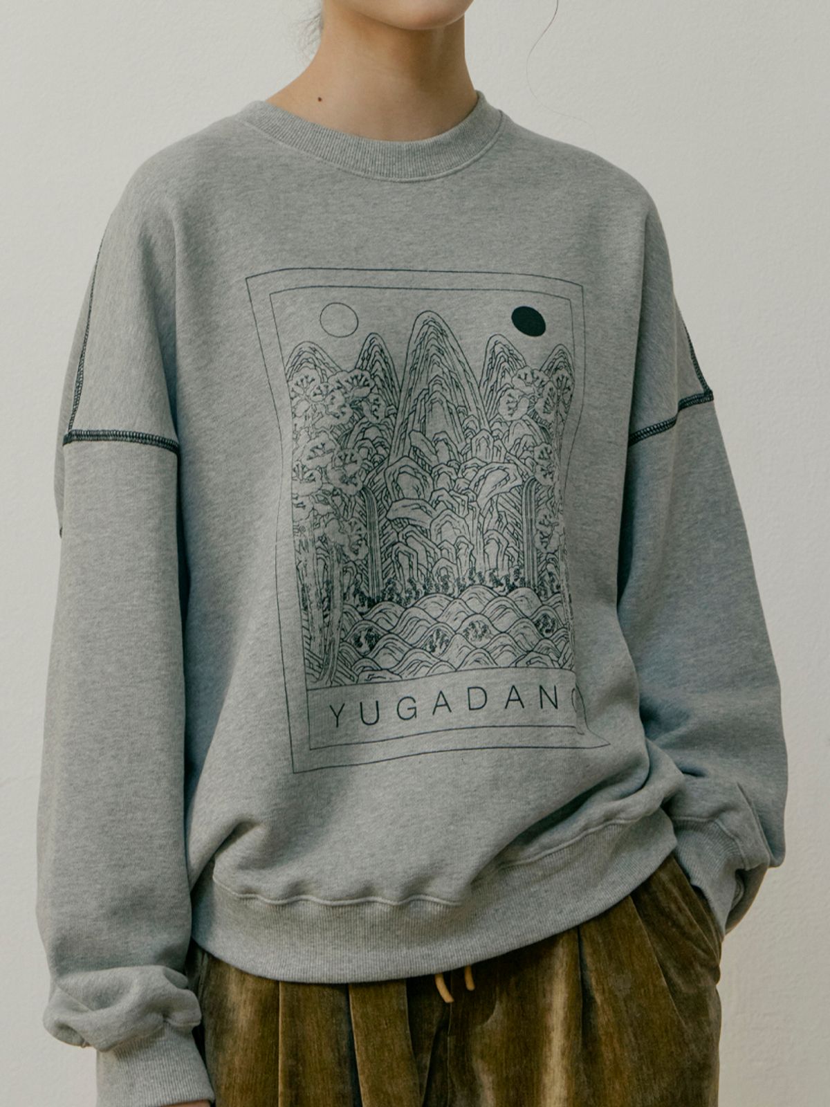 유가당(YUGADANG) 일월오봉도 스웻셔츠_그레이/FW/Sweety Sweatshirt