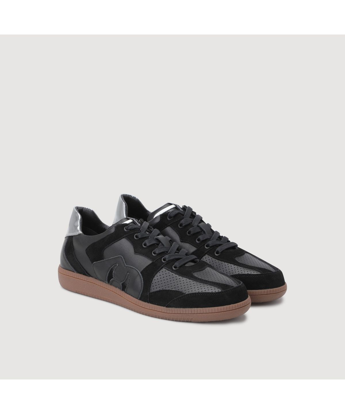럭키슈에뜨(LUCKY CHOUETTE) [Holiday Edition] Front Punching Color Block Sneakers (black) LK1CM25010BKX