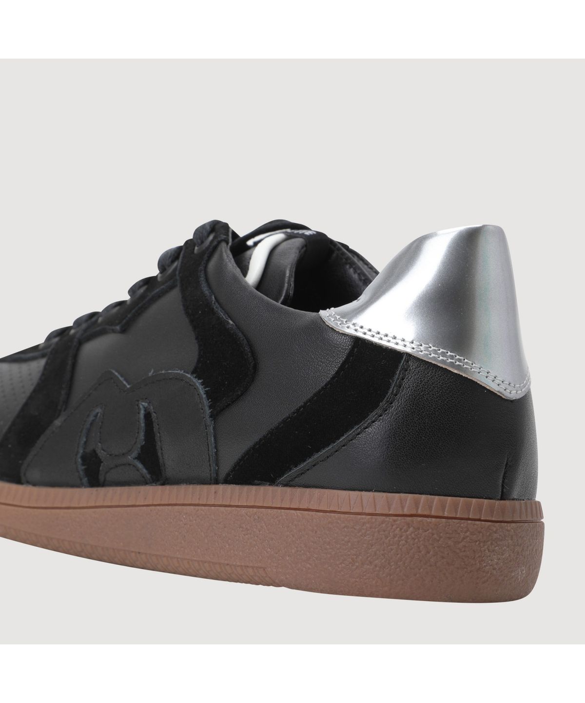 럭키슈에뜨(LUCKY CHOUETTE) [Holiday Edition] Front Punching Color Block Sneakers (black) LK1CM25010BKX