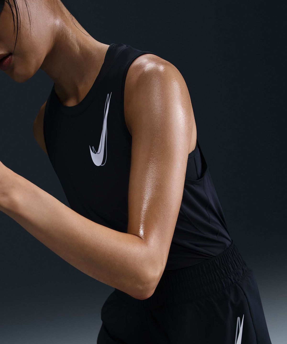 나이키(NIKE) 드라이 핏 원 스우시 미드라이즈 쇼츠 W - 블랙 / HJ2196-010