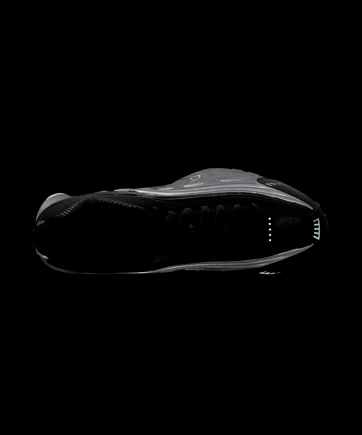나이키(NIKE) 샥스 R4 W - 화이트:메탈릭 실버:맥스 오렌지:화이트 / AR3565-101