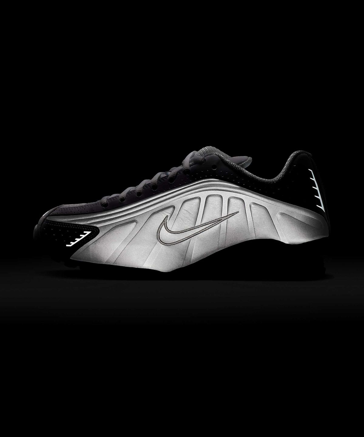 나이키(NIKE) 샥스 R4 W - 화이트:메탈릭 실버:맥스 오렌지:화이트 / AR3565-101