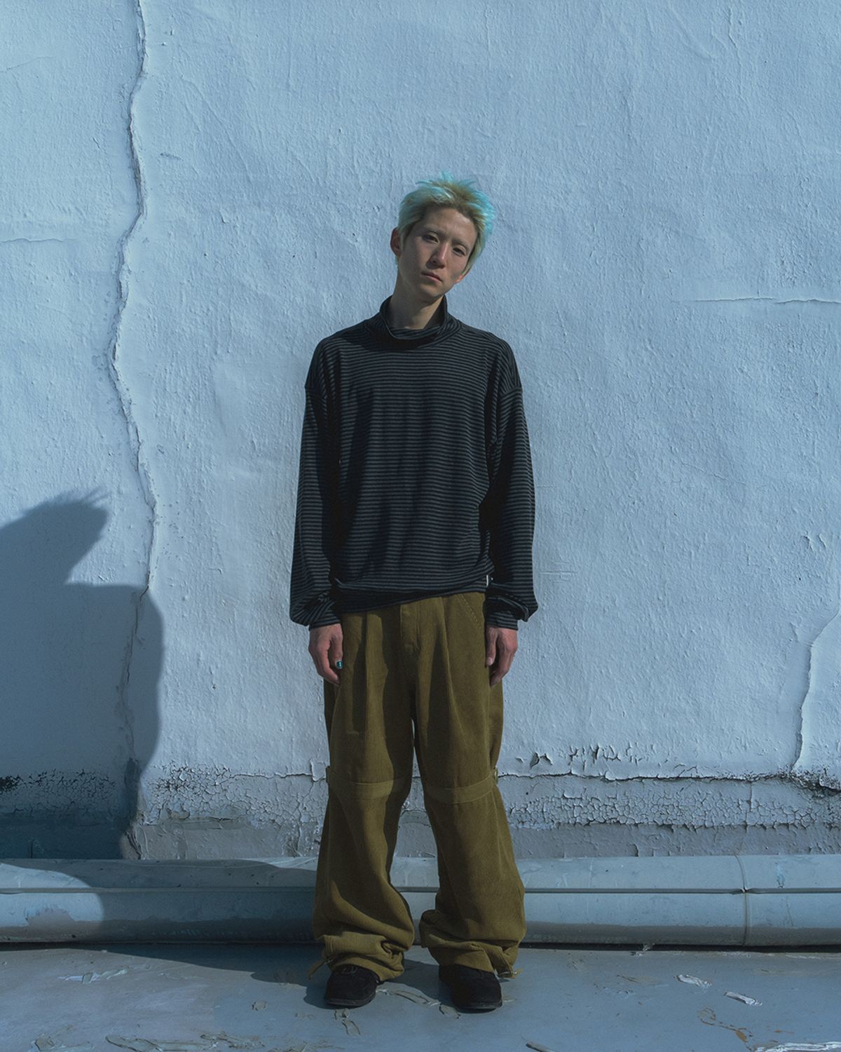 카락터(KARACTOR) One tuck strap corduroy pants / Olive