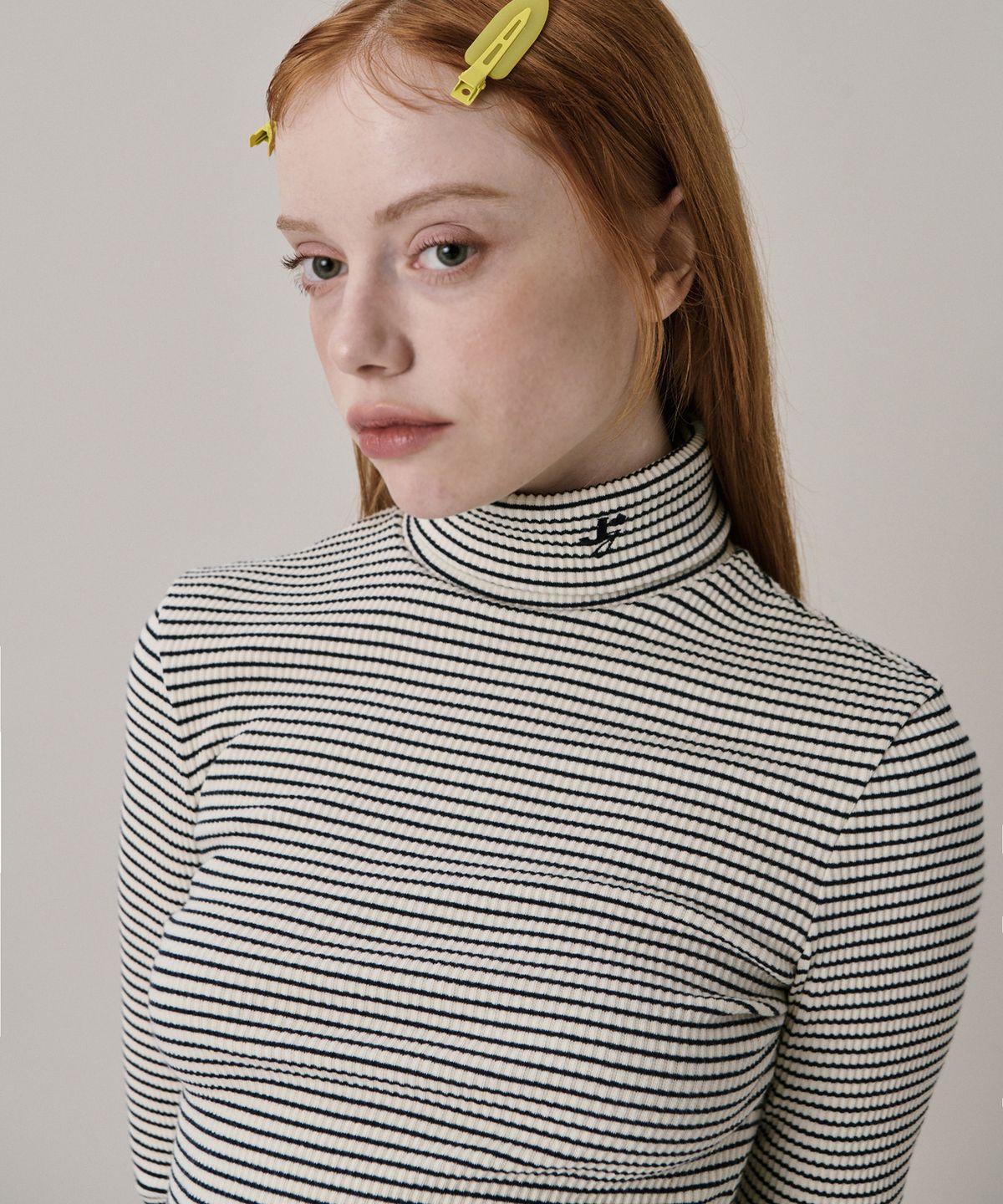 준준스페이스(JUNEJUNE SPACE) New Logo Stripe Turtleneck T-shirt_Ivory (뉴 로고 스트라이프 터틀넥 티셔츠_아이보리)