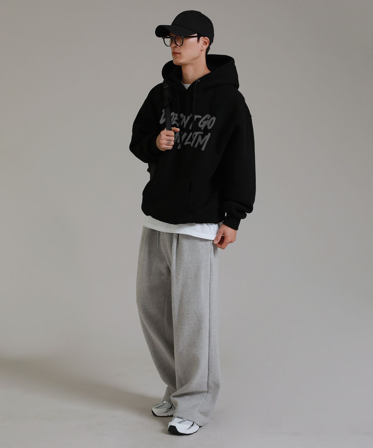 라이크더모스트(LIKE THE MOST) 더즌트 LTMT 오버 후디_블랙