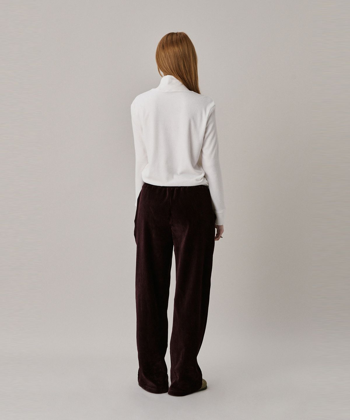 준준스페이스(JUNEJUNE SPACE) New Logo Basic Turtleneck T-shirt_White (뉴 로고 베이직 터틀넥 티셔츠_화이트)
