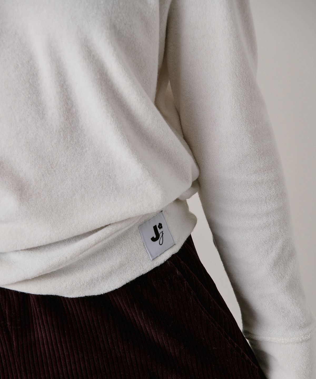 준준스페이스(JUNEJUNE SPACE) New Logo Basic Turtleneck T-shirt_White (뉴 로고 베이직 터틀넥 티셔츠_화이트)