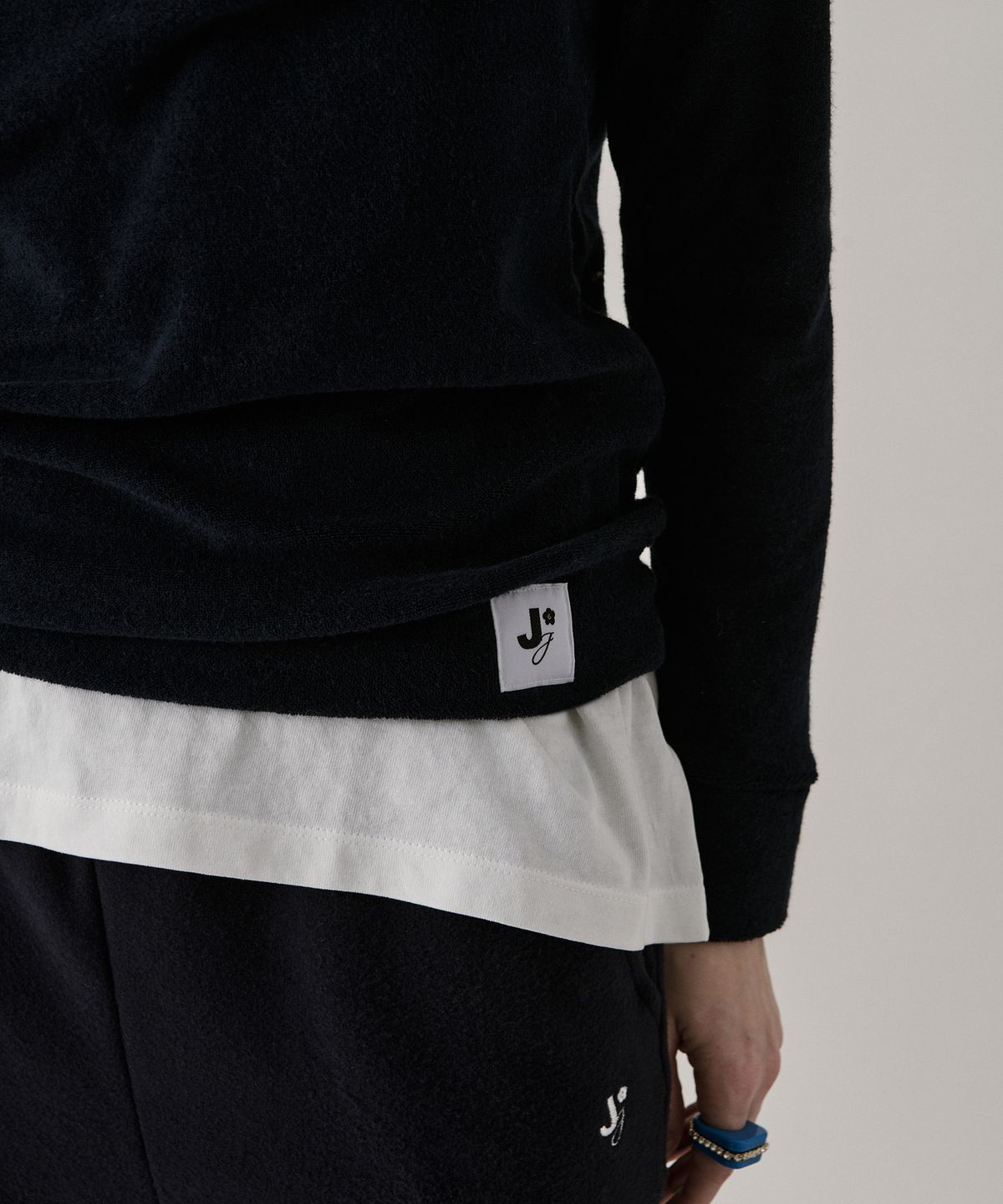 준준스페이스(JUNEJUNE SPACE) New Logo Basic Turtleneck T-shirt_Navy (뉴 로고 베이직 터틀넥 티셔츠_네이비)