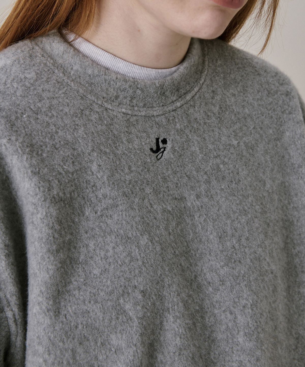 준준스페이스(JUNEJUNE SPACE) New Logo Fleece Sweatshirt_Grey (뉴 로고 플리스 스웻셔츠_그레이)