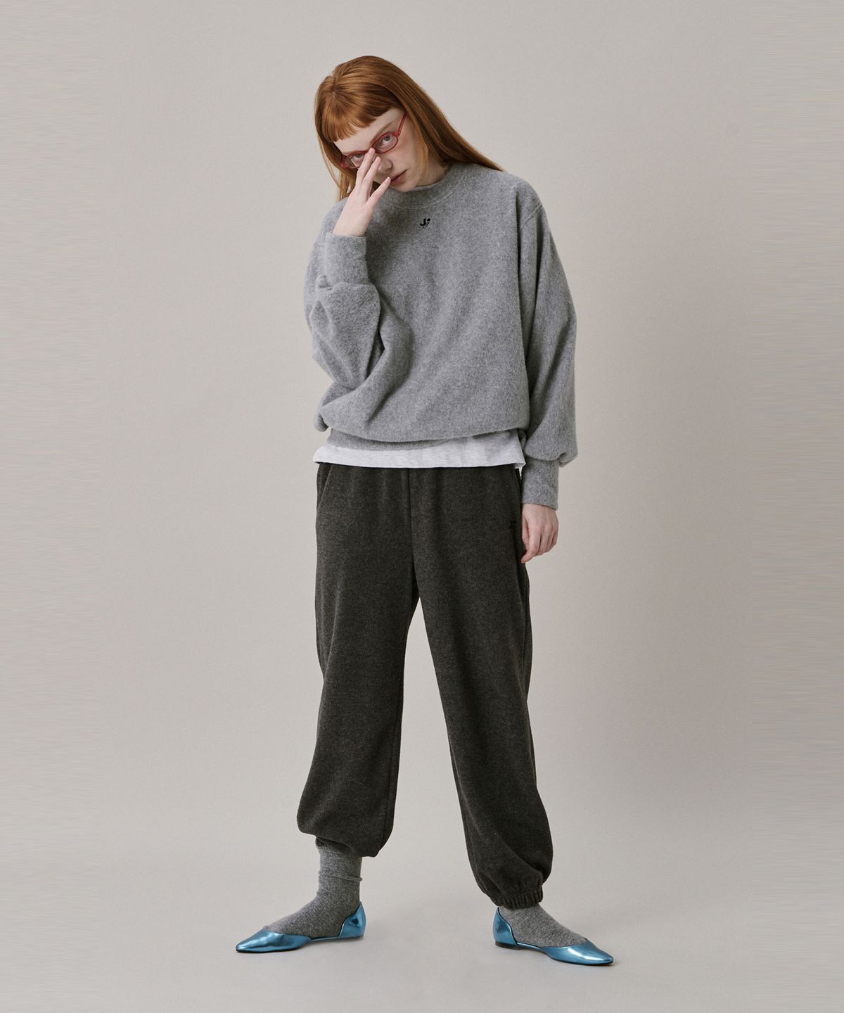 준준스페이스(JUNEJUNE SPACE) New Logo Fleece Sweatshirt_Grey (뉴 로고 플리스 스웻셔츠_그레이)