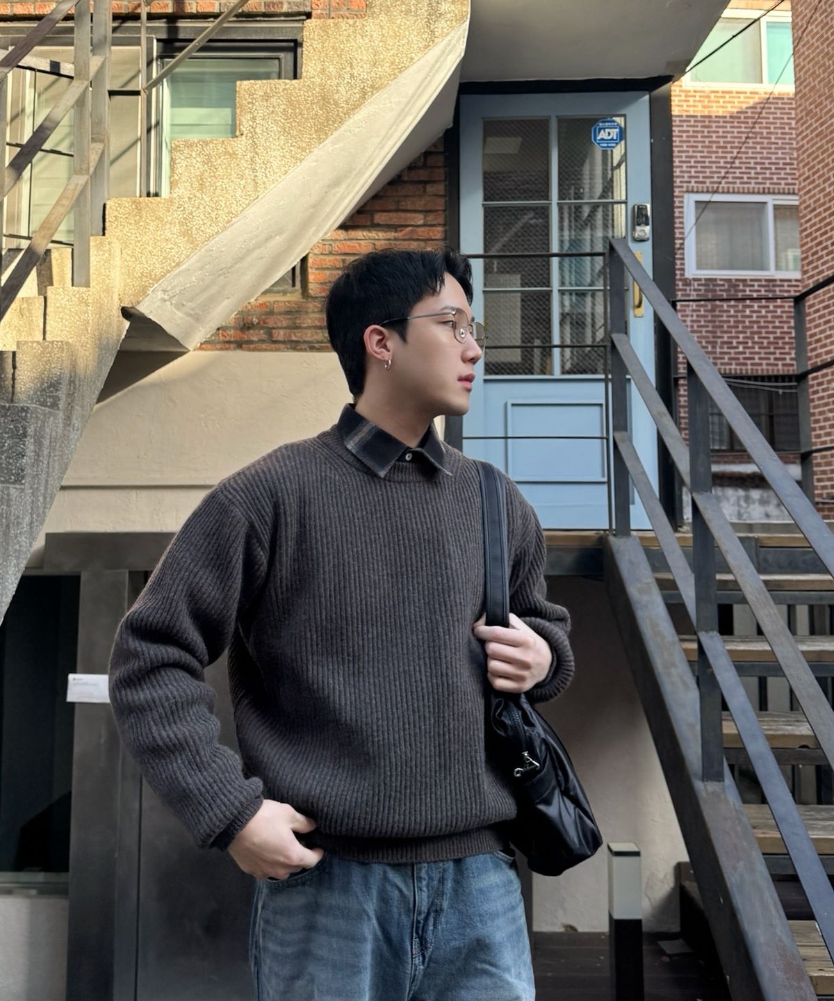 커즈넬로(CUZNELLO) 러프 크루넥 니트_바크