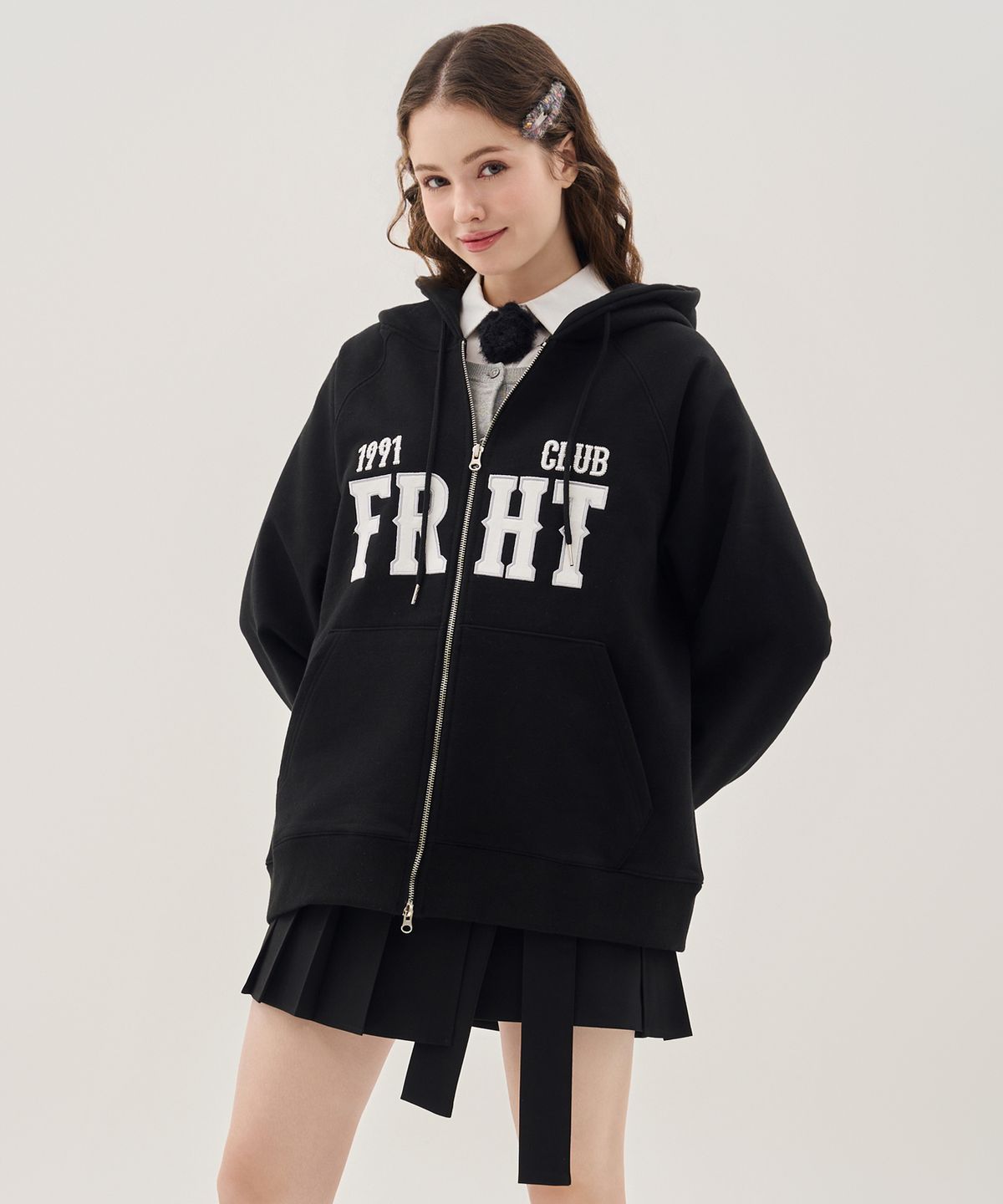 프라이하잇(THEFRHT) 투웨이 로고 패치 래글런 후드 집업 (블랙)