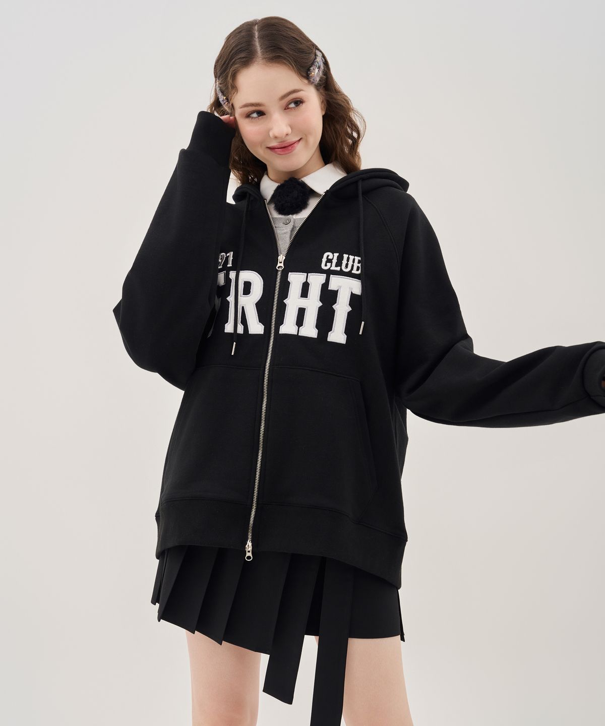 프라이하잇(THEFRHT) 투웨이 로고 패치 래글런 후드 집업 (블랙)