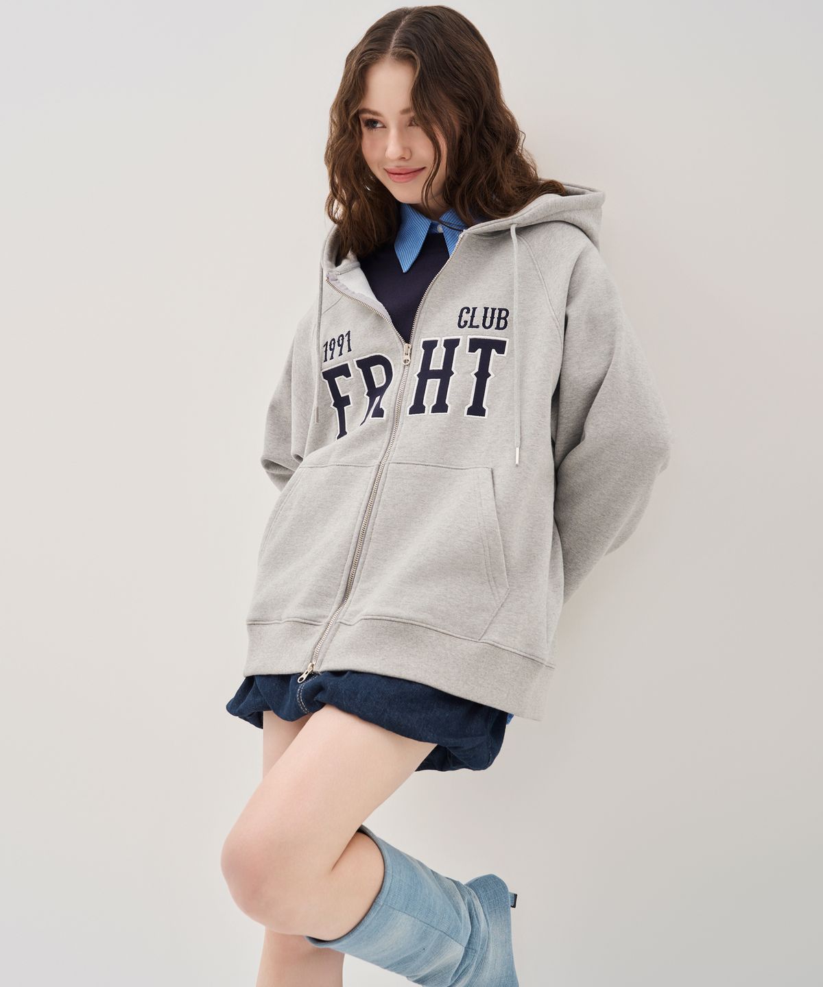 프라이하잇(THEFRHT) 투웨이 로고 패치 래글런 후드 집업 (그레이)