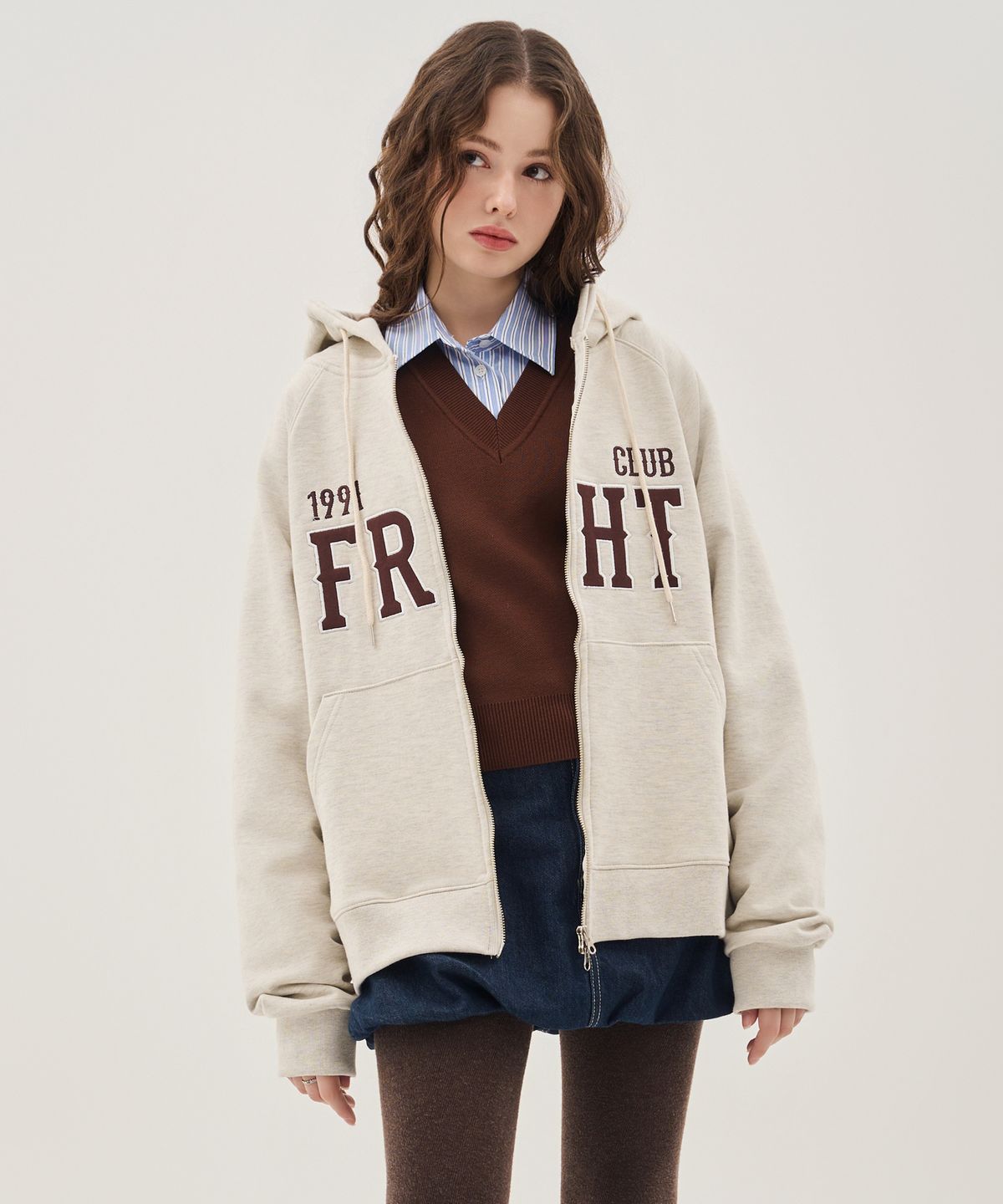 프라이하잇(THEFRHT) 투웨이 로고 패치 래글런 후드 집업 (아이보리)