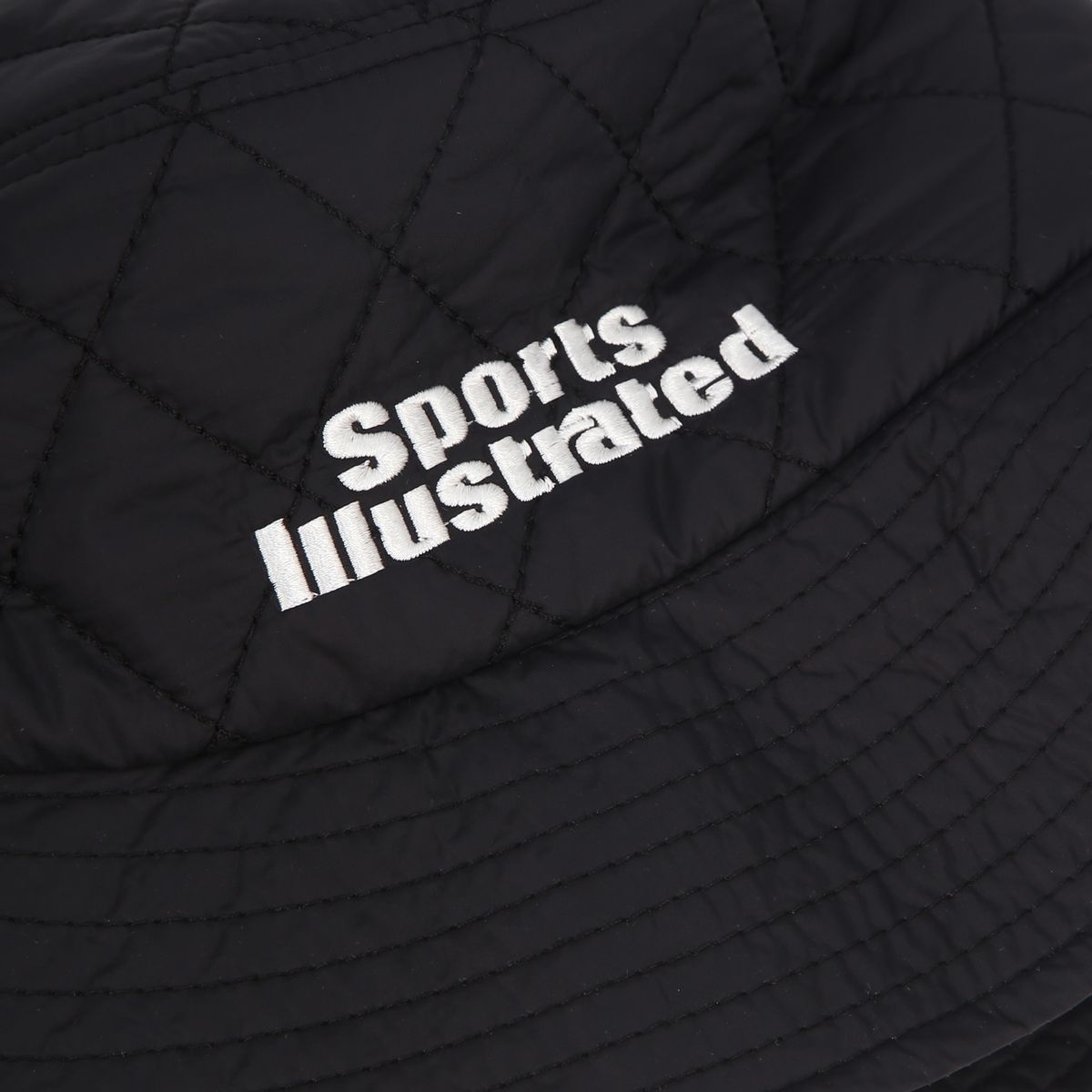 스포츠 일러스트레이티드(SPORTS ILLUSTRATED) 우븐 퀼팅 패딩 벙거지 (다크크레이)