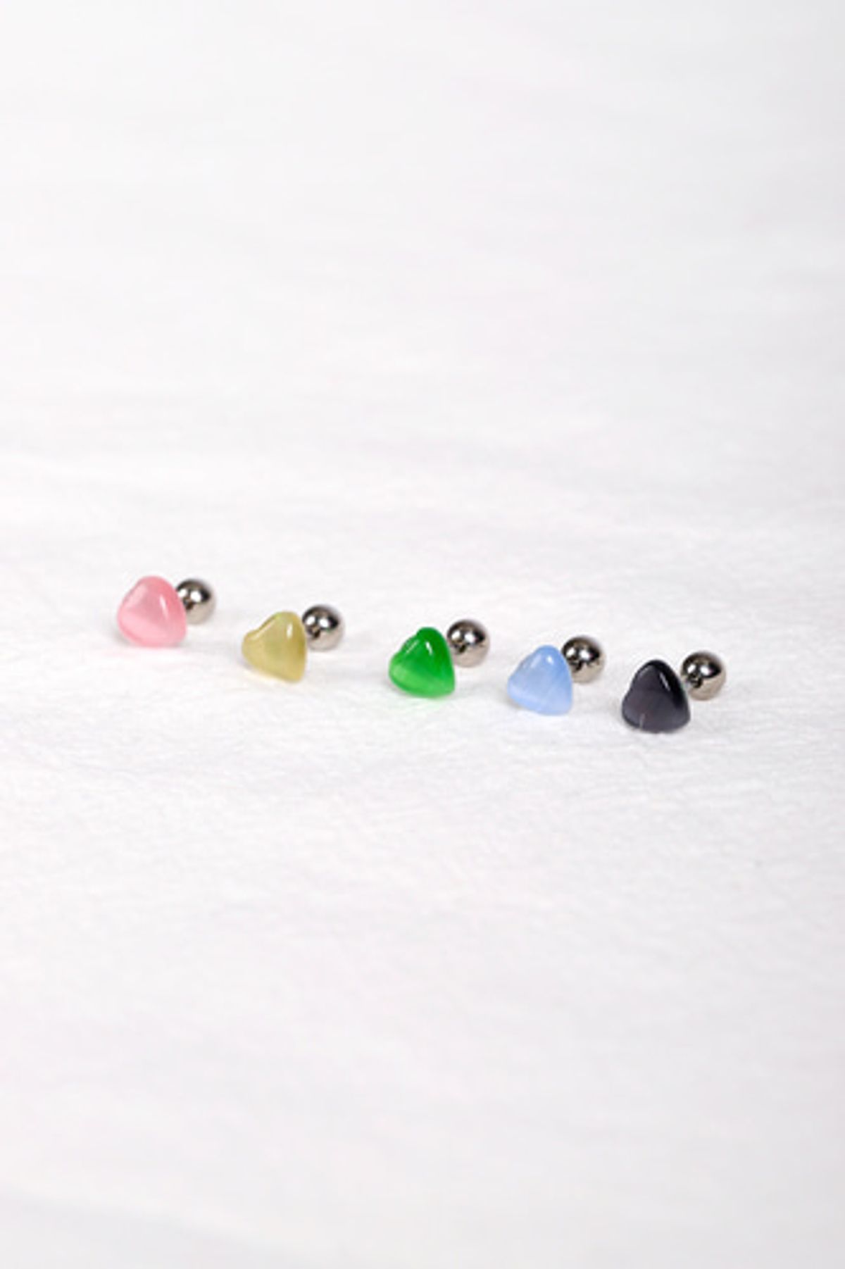 모드곤(MODGONE) 0.8mm 귀걸이 침 두께 얇은 케츠아이 하트 피어싱 Gem stone heart piercing