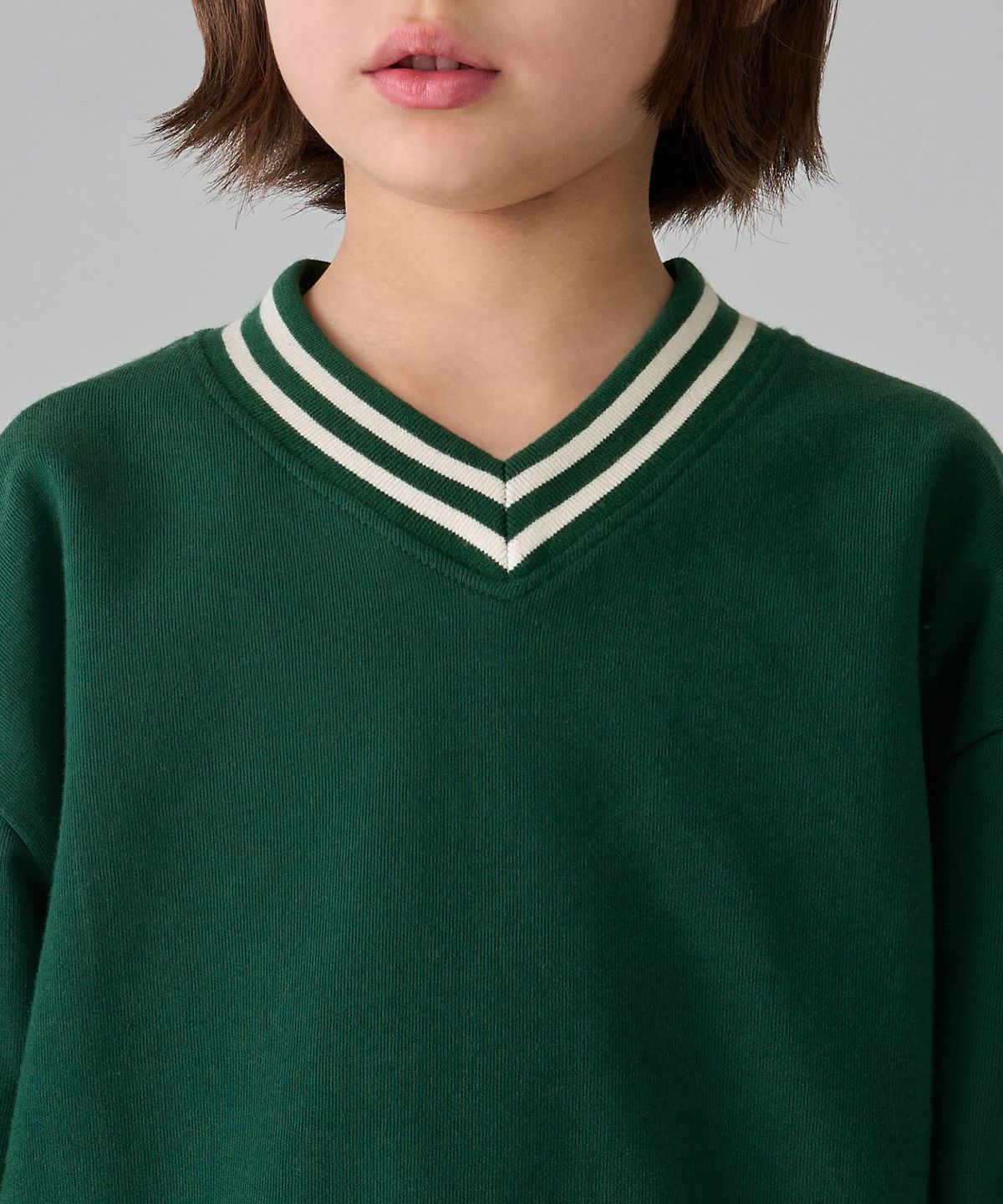 무신사 스탠다드 키즈(MUSINSA STANDARD KIDS) 오버사이즈 프레피 브이 넥 스웨트셔츠 [딥 그린]