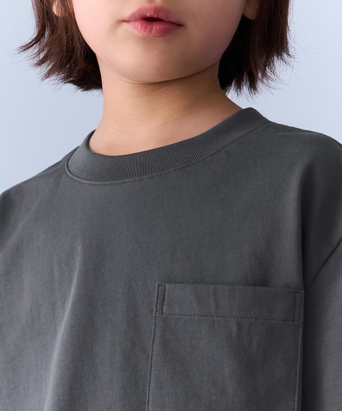 무신사 스탠다드 키즈(MUSINSA STANDARD KIDS) 릴렉스드 크루 넥 포켓 티셔츠 [다크 그레이]