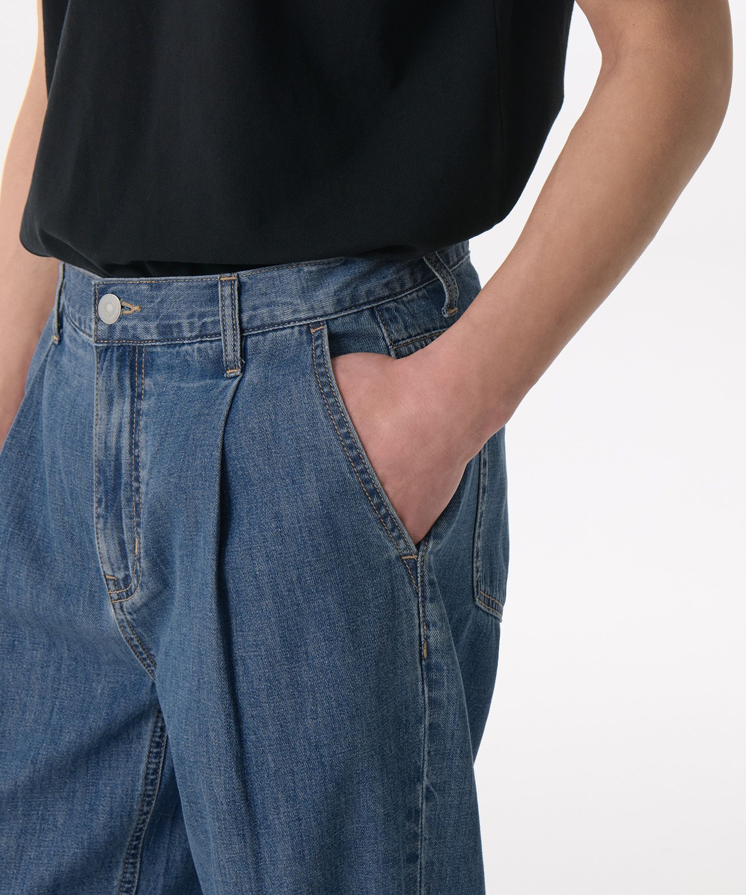 MUSINSA | MUSINSA STANDARD Lightweight One Tuck Regular Fit