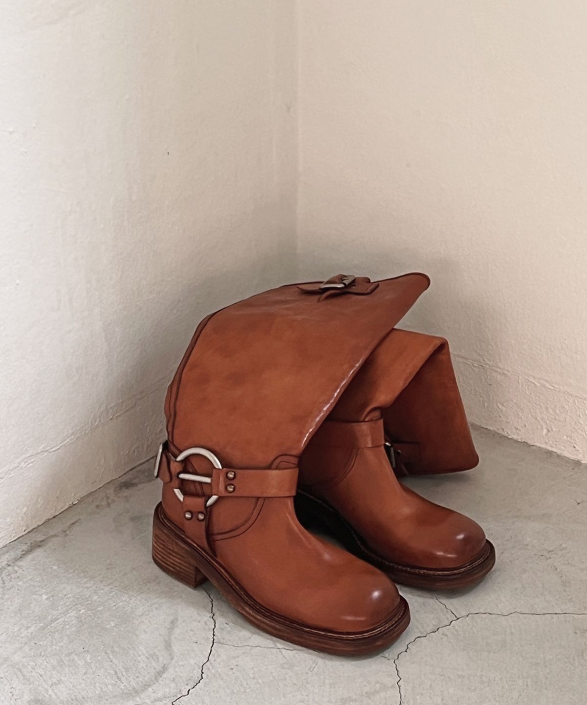 바이아덜스(BYOTHERS) (Leather)Farroca buckle boots