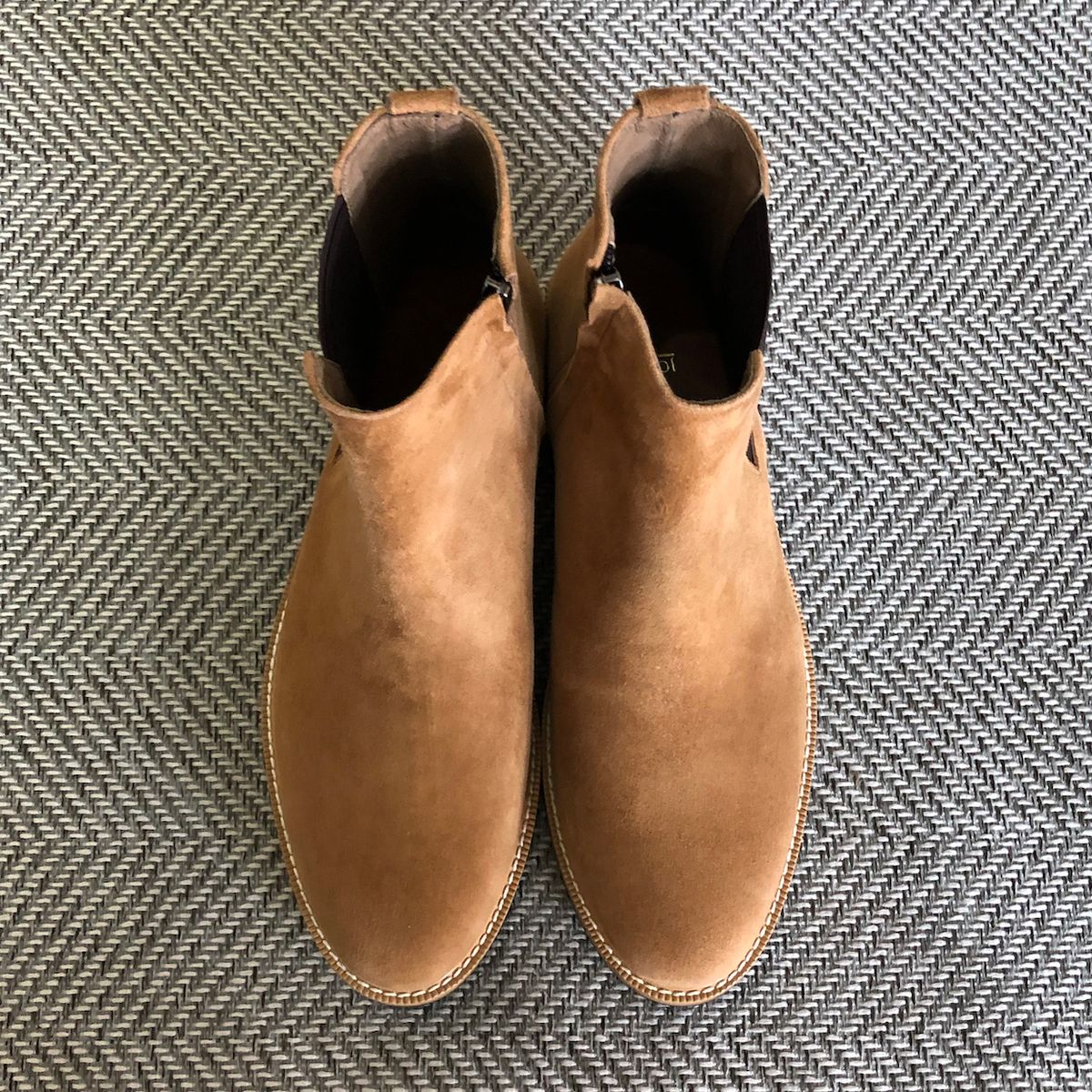 조앤슈(JOENSHOE) 릴 스웨이드 라운드 첼시부츠 뉴브릭브라운