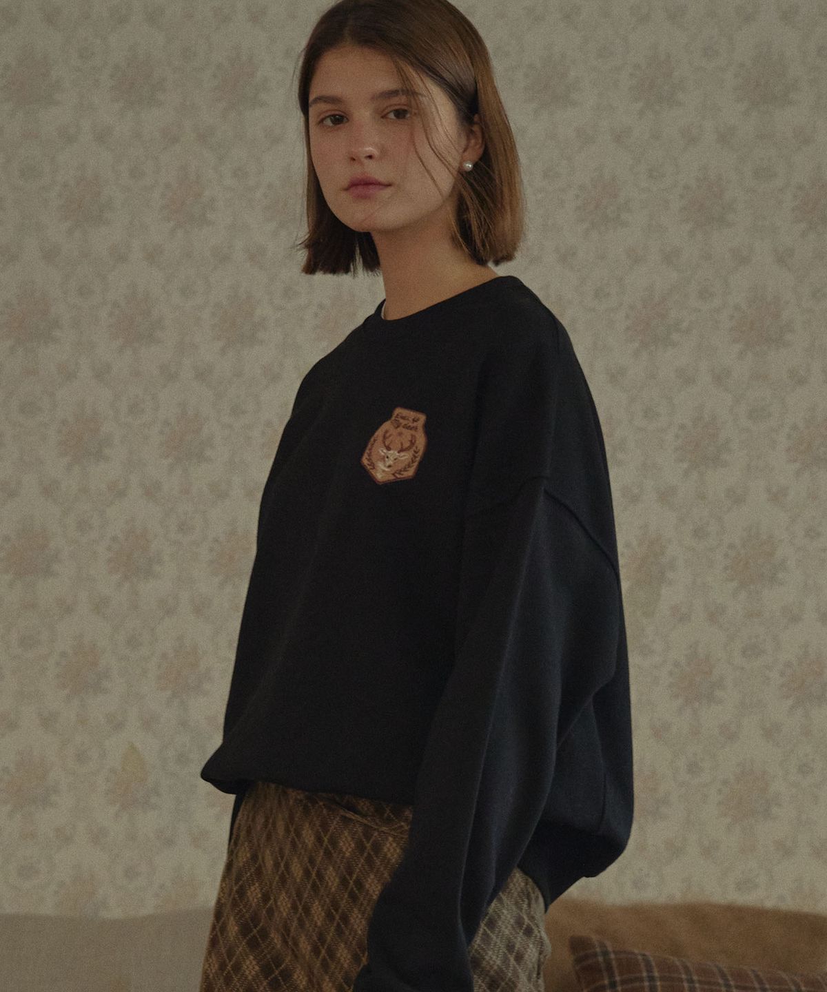 디어마이디어(DEARMYDEER) Wappen Sweatshirt (Black)