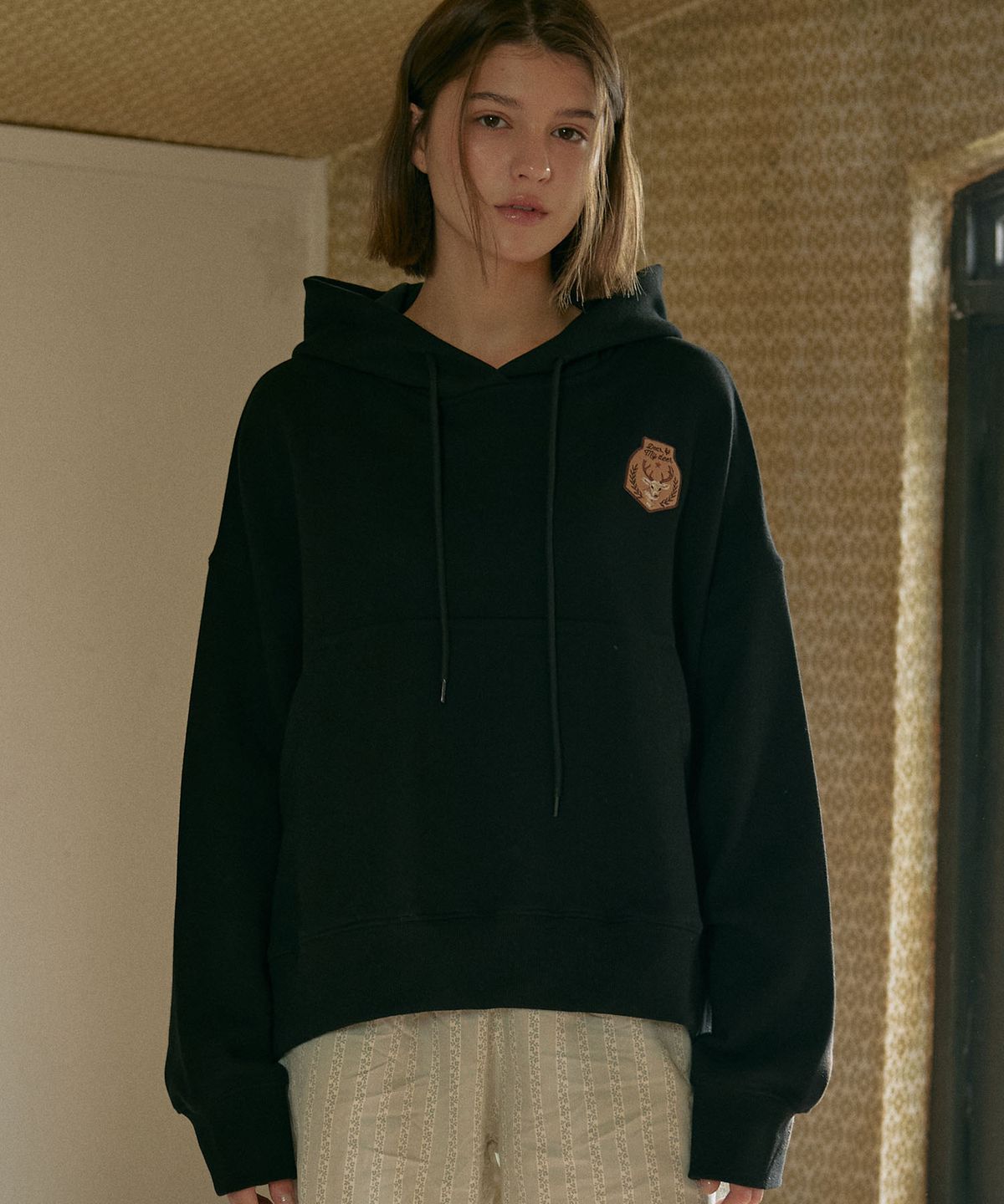 디어마이디어(DEARMYDEER) Wappen Hoodie (Black)