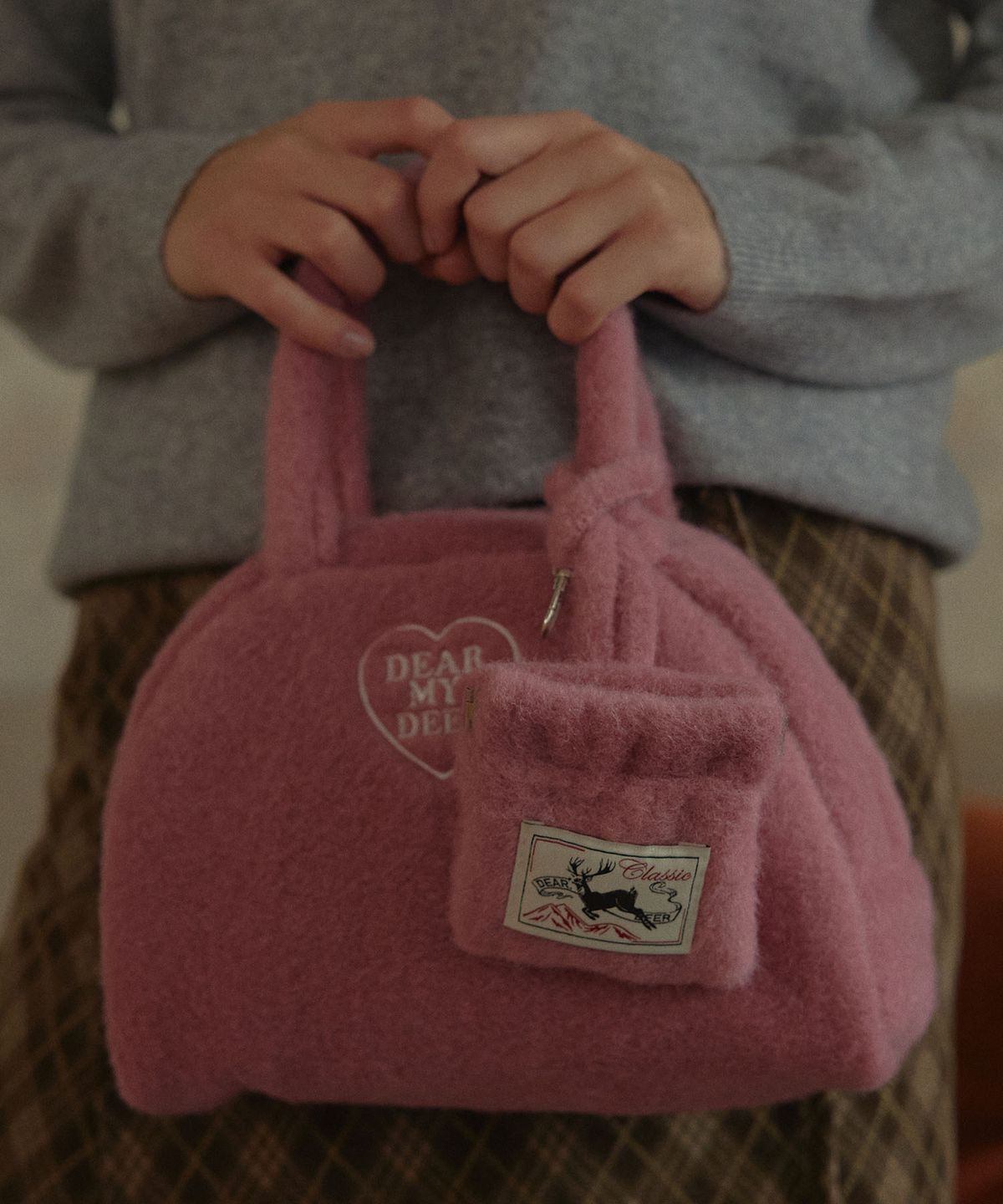 디어마이디어(DEARMYDEER) Logo soft fur bag (Pink)
