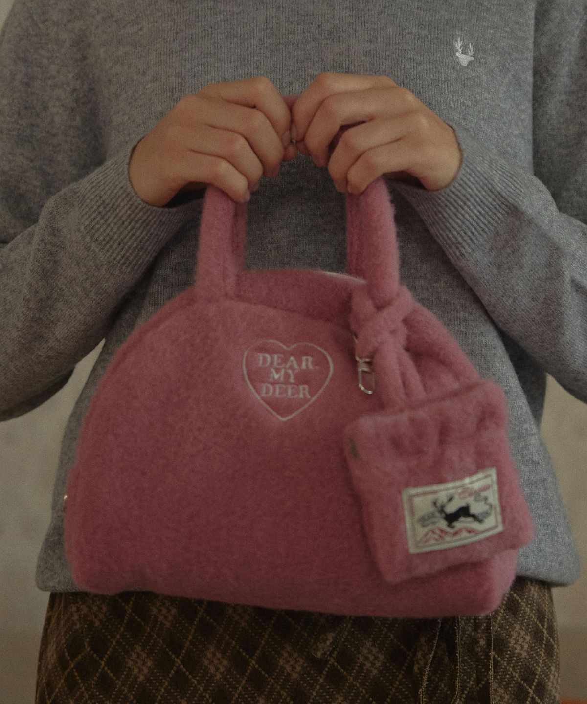 디어마이디어(DEARMYDEER) Logo soft fur bag (Pink)