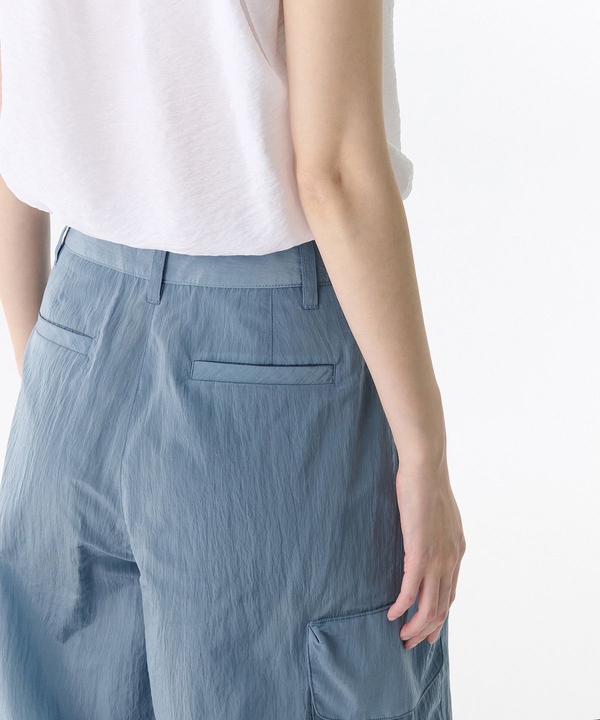 무신사 스탠다드 우먼(MUSINSA STANDARD WOMAN) 우먼즈 브라이트 나일론 투 턱 와이드 카고 팬츠 [클라우디 블루]