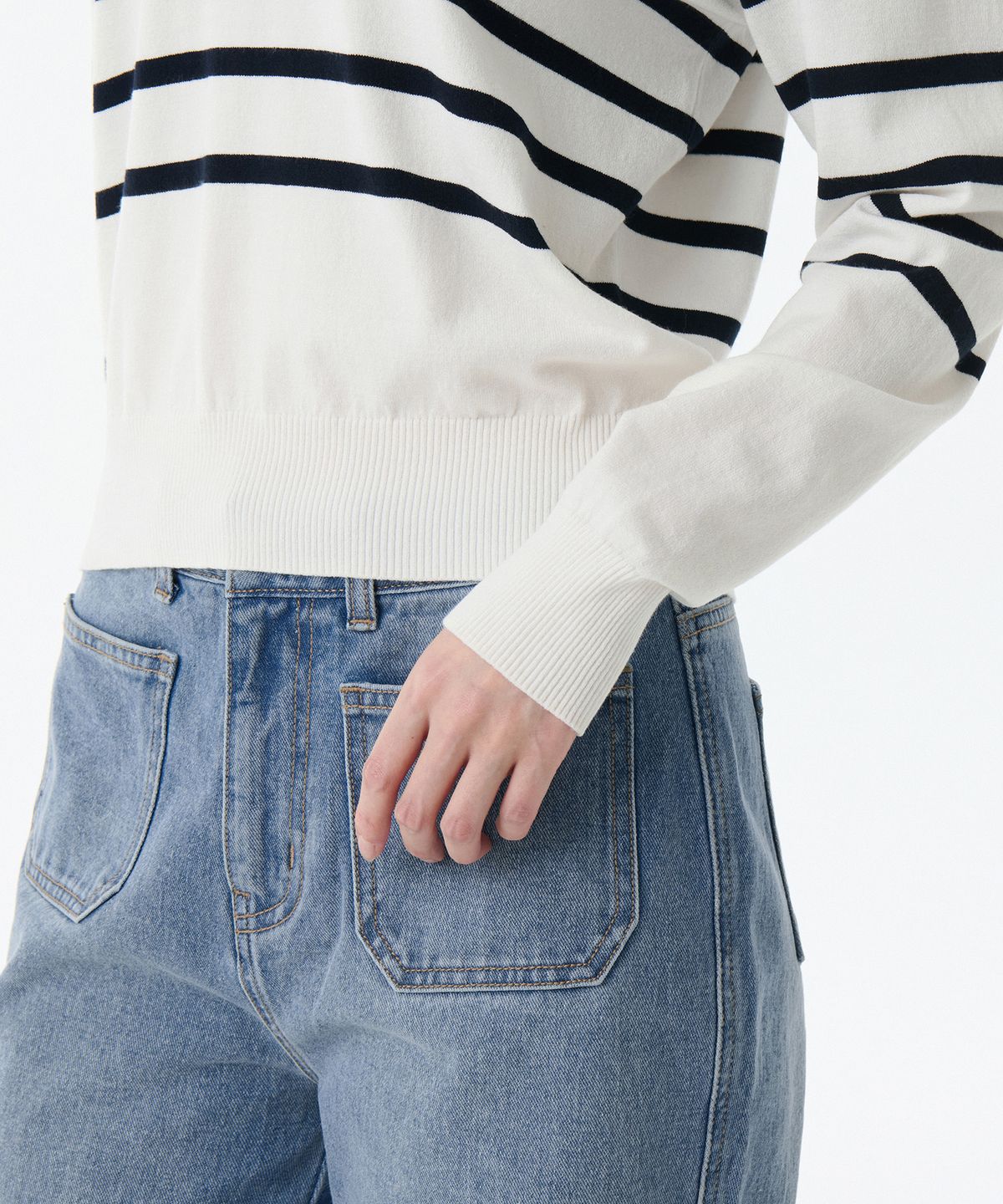 무신사 스탠다드 우먼(MUSINSA STANDARD WOMAN) 우먼즈 스트라이프 슬릿 넥 긴소매 니티드 폴로 셔츠 [아이보리/네이비]