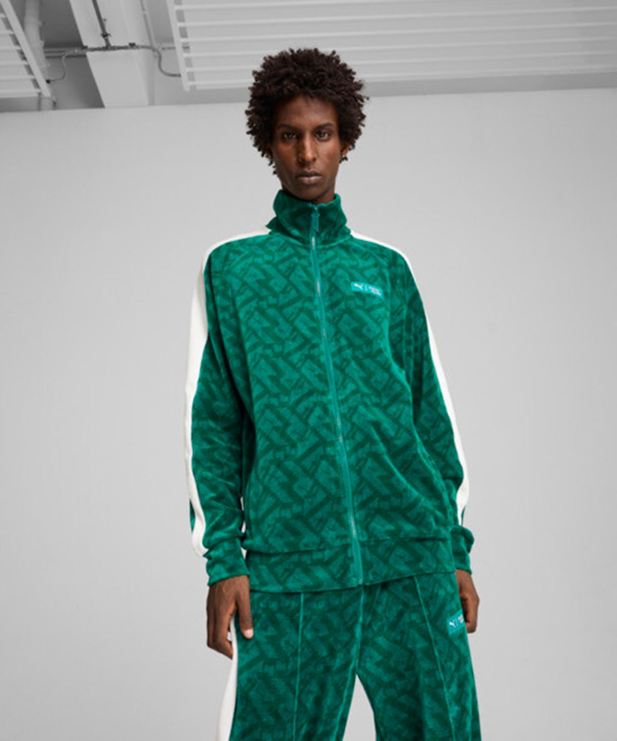 푸마(PUMA) 푸마 X 오징어게임 T7 아이코닉 트랙 자켓 - 그린 / 627428-86